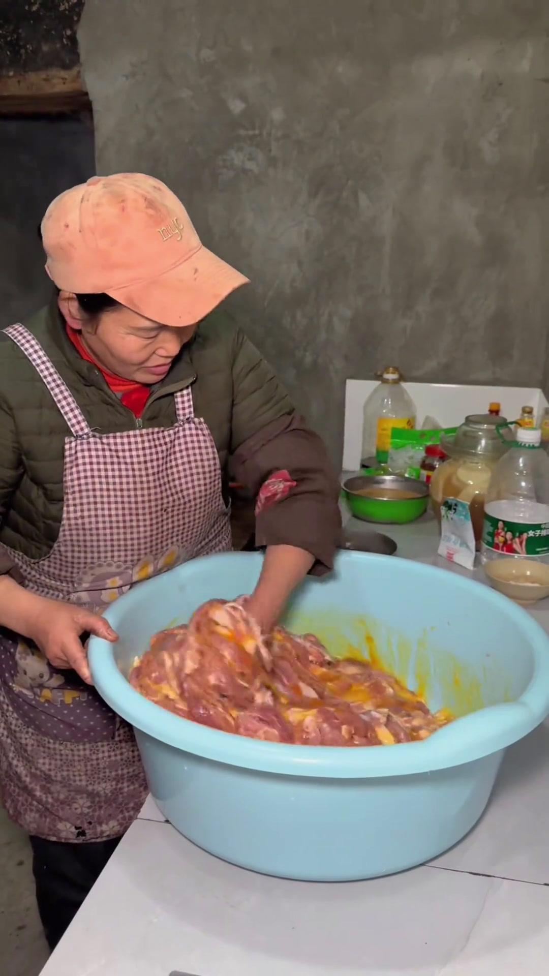 炸酥肉,我们四川必备美食!你们那里呢?炸酥肉农村柴火灶记录我的农村生活这就是年味