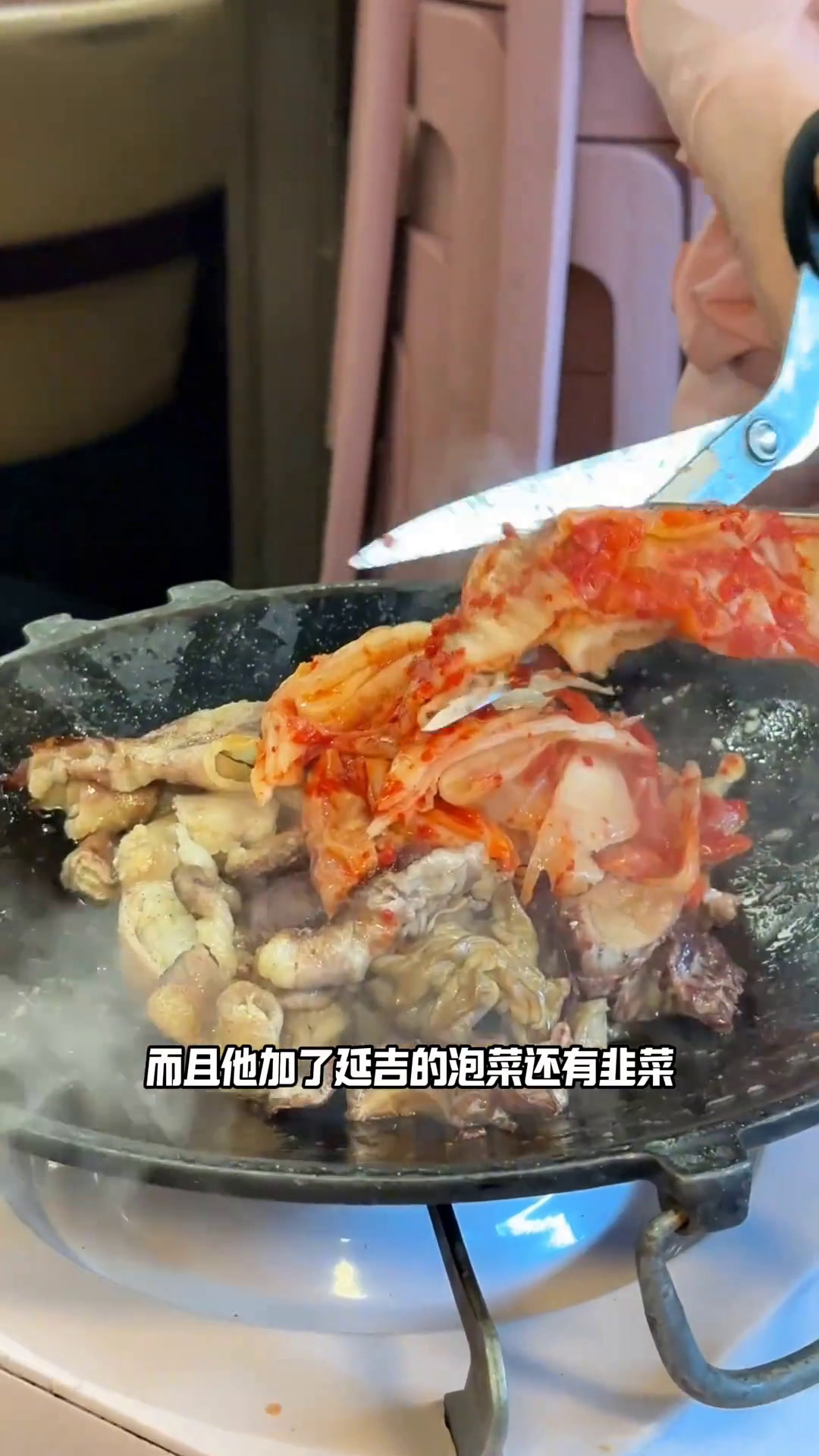 客村地铁口的韩料!我真的强推鸡爪锅和鱼饼年糕(^^)嘿嘿韩剧同款雪花冰也好ci!今天吃啥这