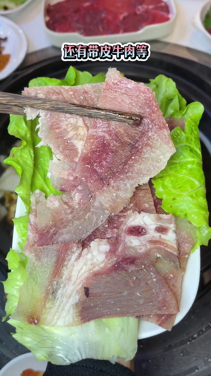 这就是成都菜市场的物价,126吃4人牛肉汤锅。成都美食天儿冷吃点啥美食官清汤黄牛肉黄牛肉
