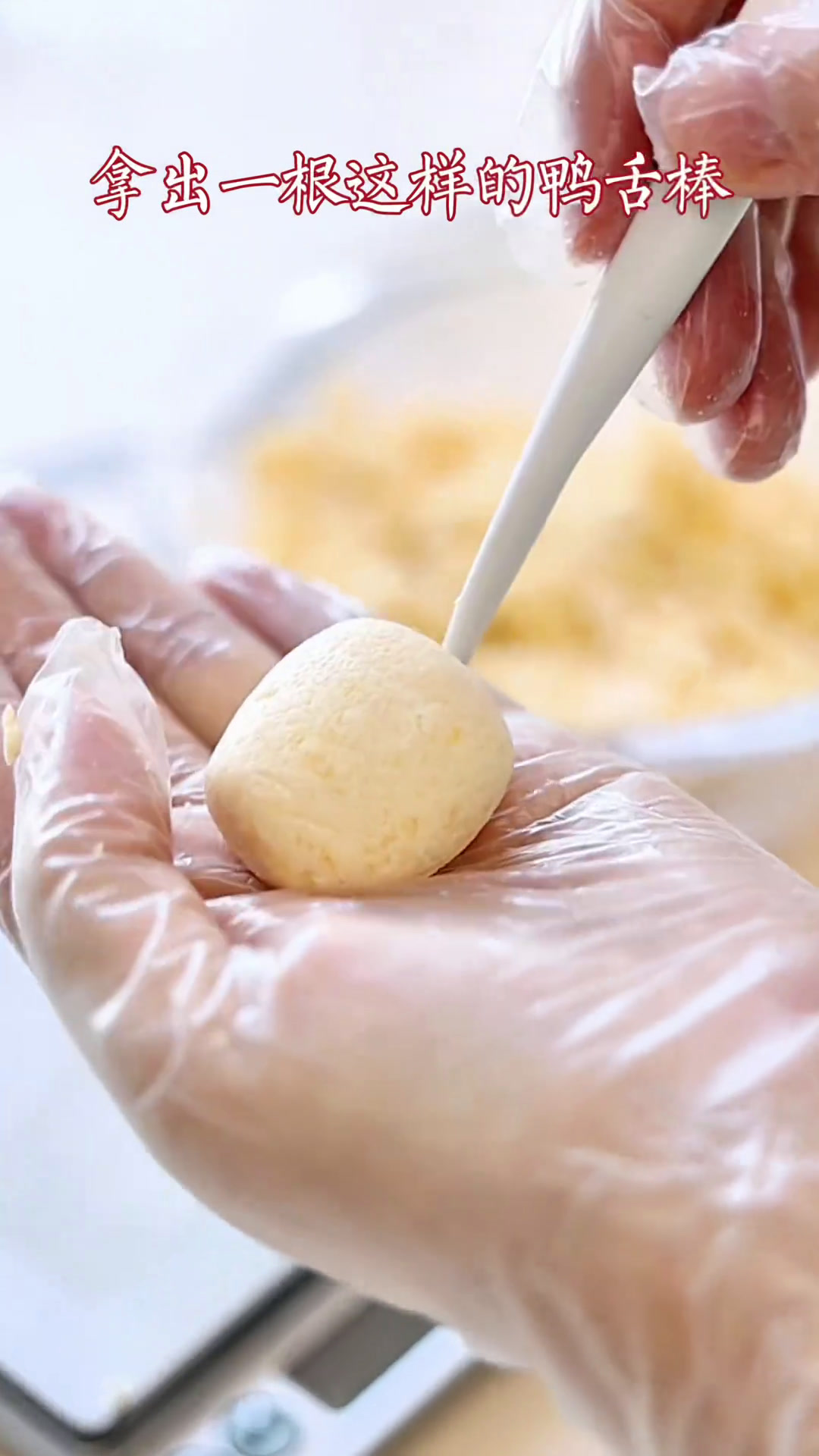 用拉线膏制作「万圣节」立体动物蛋糕制作方法一:用蛋糕胚边角料+牛奶+奶油霜=100+25+