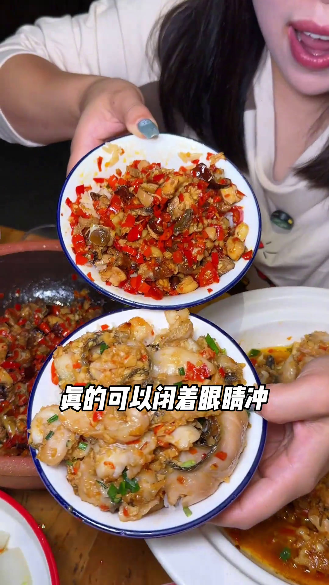 只花88就在开了10多年的湘菜食堂吃到了稻香鸡,蒜香鱼片,油泼香干等超下饭的三人餐,多店通