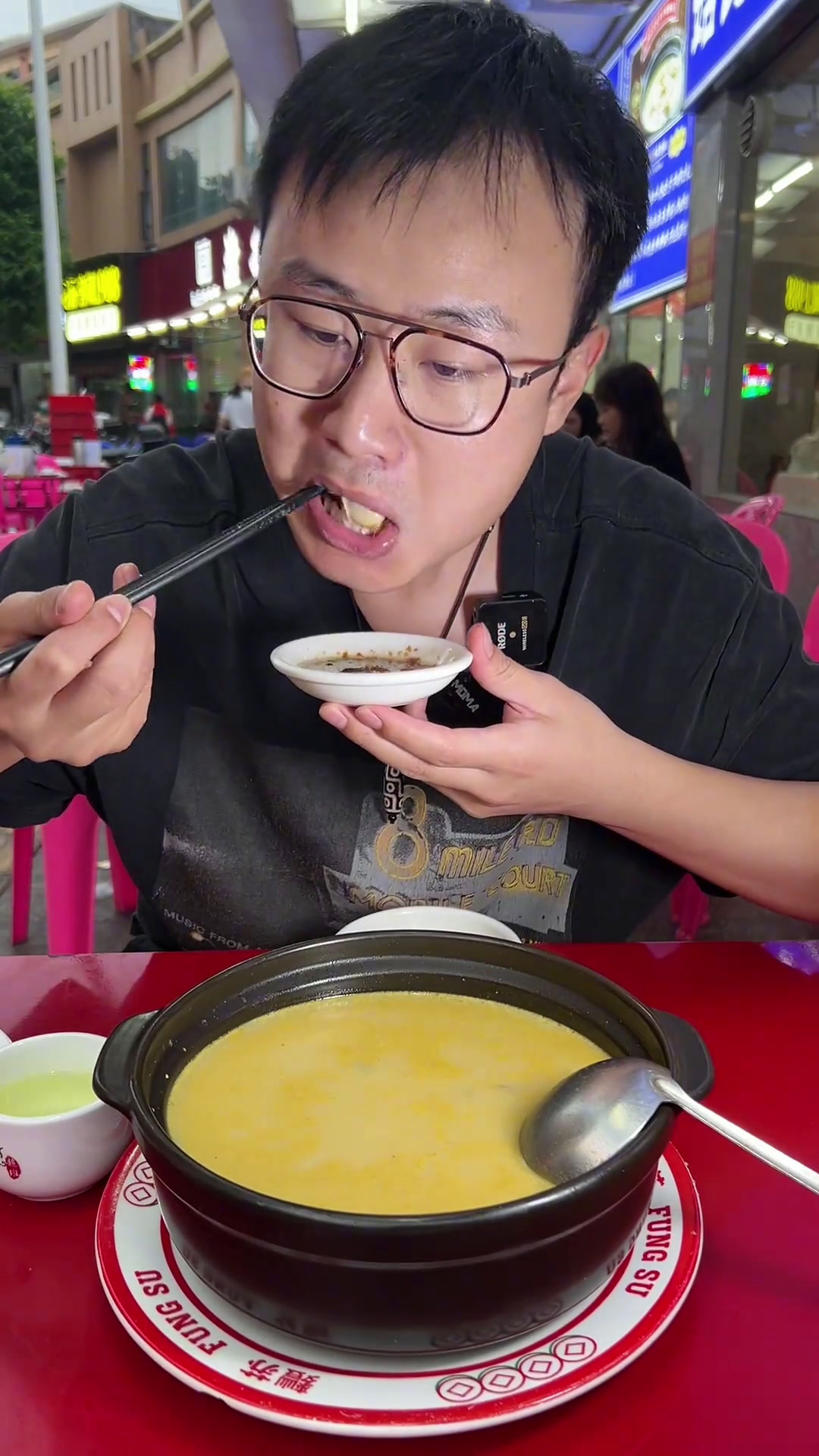 在广东人菜谱中「生蚝鸡子猪腰汤」的出现,应该是炸裂的存在!满满一锅两斤料,吃完它活力满满美