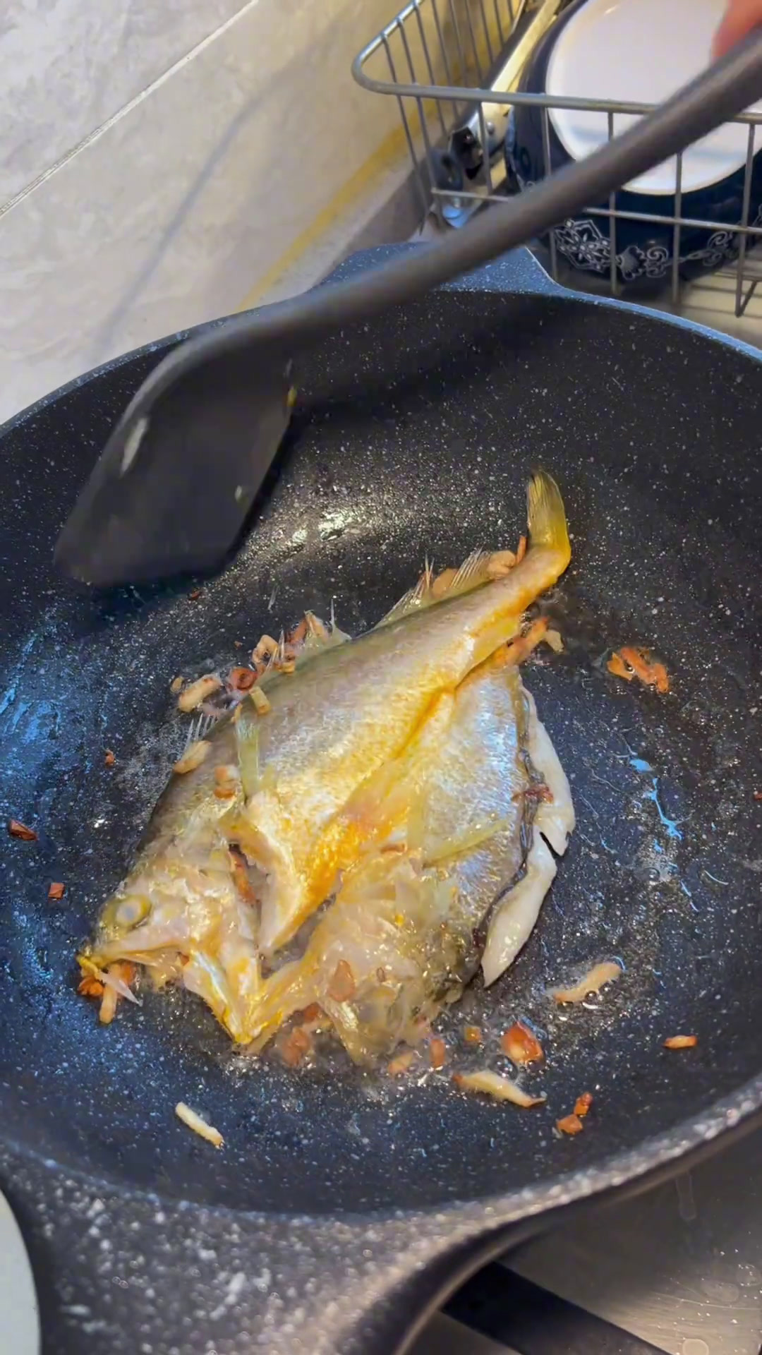 老板都喜欢吃黄鱼鲞,随便煎一下就好吃～我闺蜜吃了一口就一整条端走了!