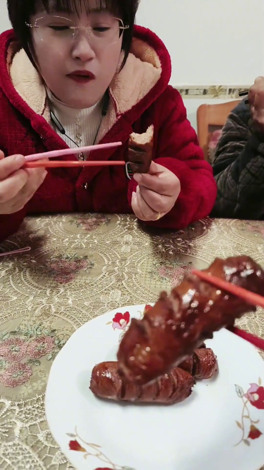 二加志迫不及待想吃了烤肠火山石烤肉肠、3种口味原味、青椒、黑胡椒味任意选火山石烤肠