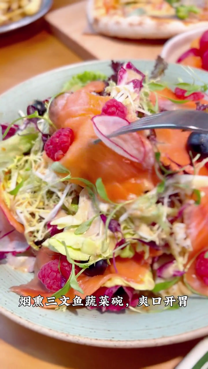 藏在街区的休闲胜地,西餐、咖啡、下午茶,尽享午后闲趣。在野公园氛围感餐厅上海出片圣地