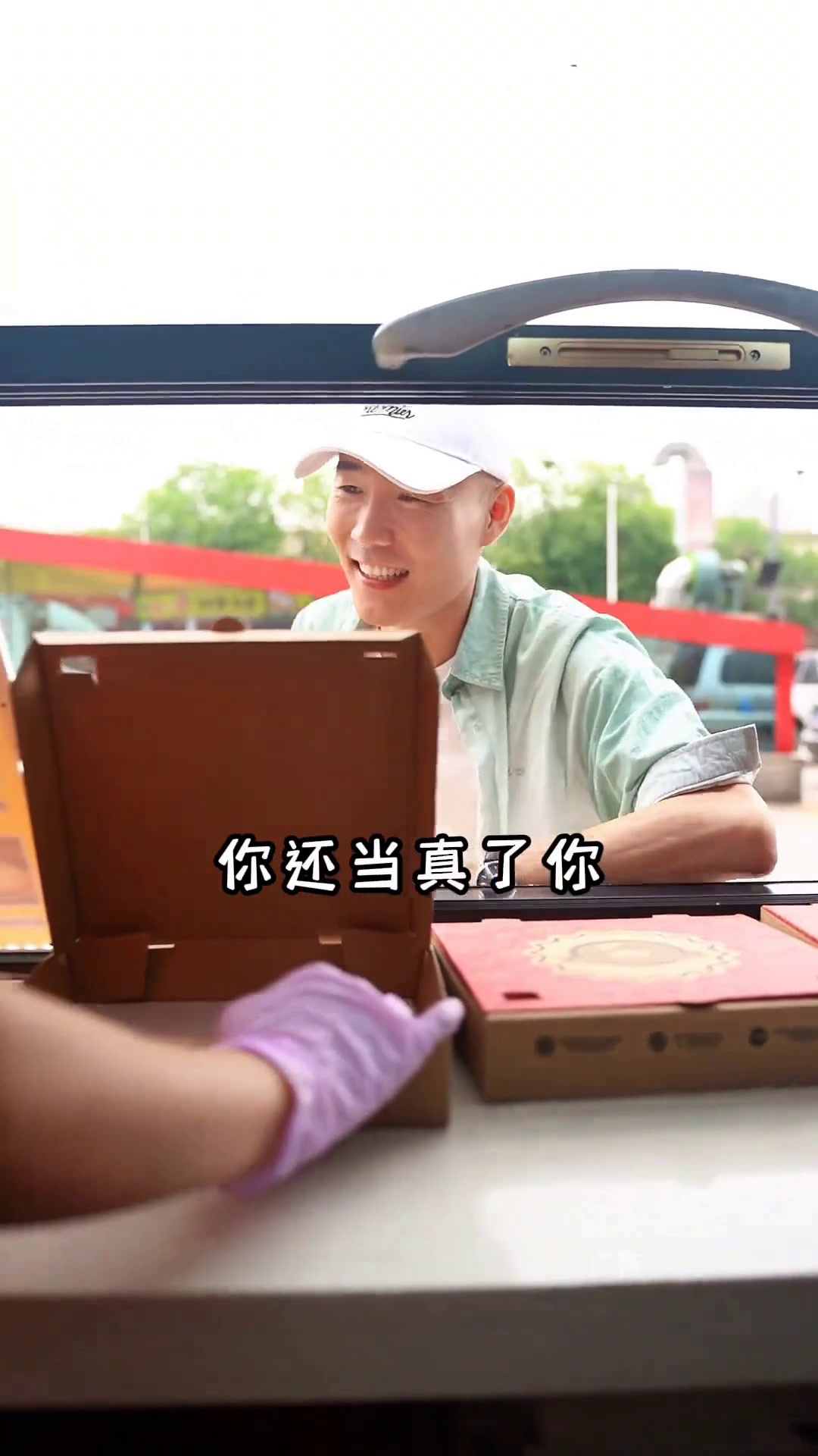 从门口走了这么多年,竟不知道平度商场门口藏着一家这样的意式披萨店平度披萨现烤现卖平度披萨店