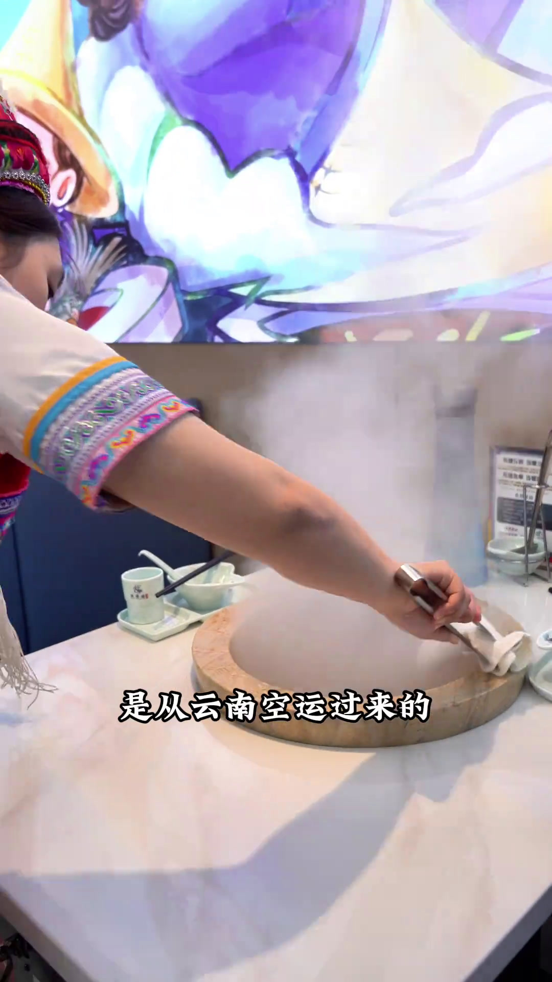 云南草帽石锅鱼蒸汽当柴,鱼肉鲜嫩汤汁鲜美云南美食草帽鱼蒸汽石锅美食