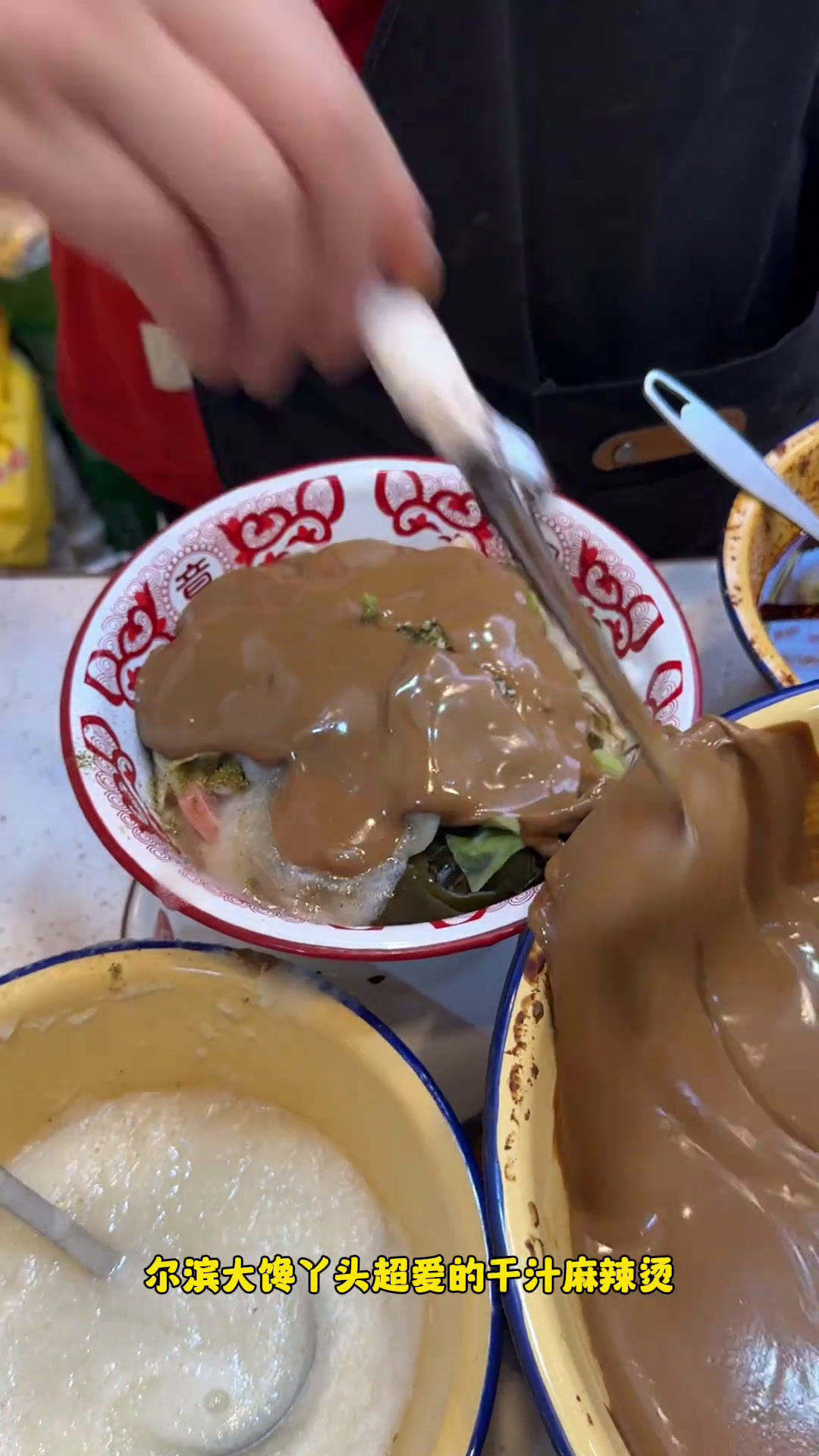 谁能拒绝一碗东北黏糊麻辣烫哈尔滨美食夏天也来黑龙江省饭课代表集结了东北黏糊麻辣烫