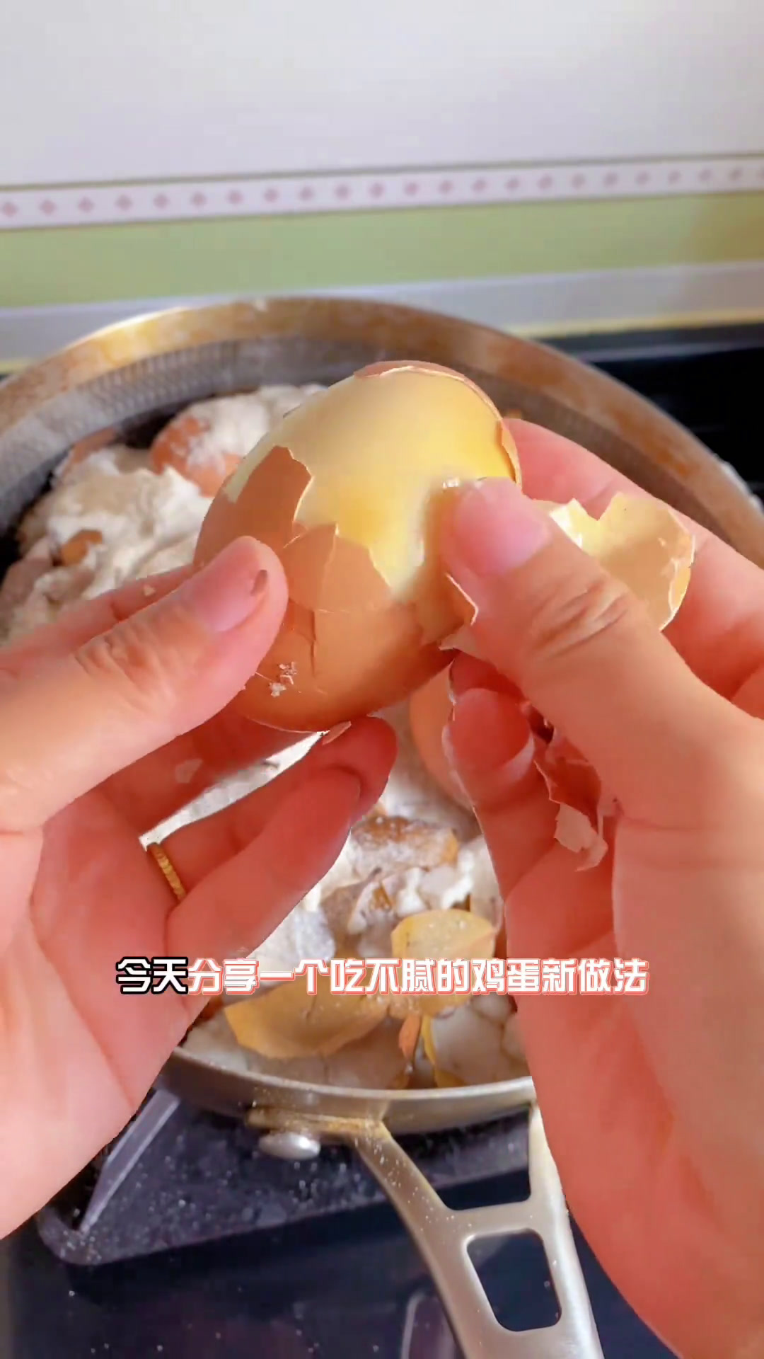 孩子和老公吃腻水煮蛋了,试试这样做,无水无油,越放越入味,一个星期都吃不腻鸡蛋的神仙吃法盐