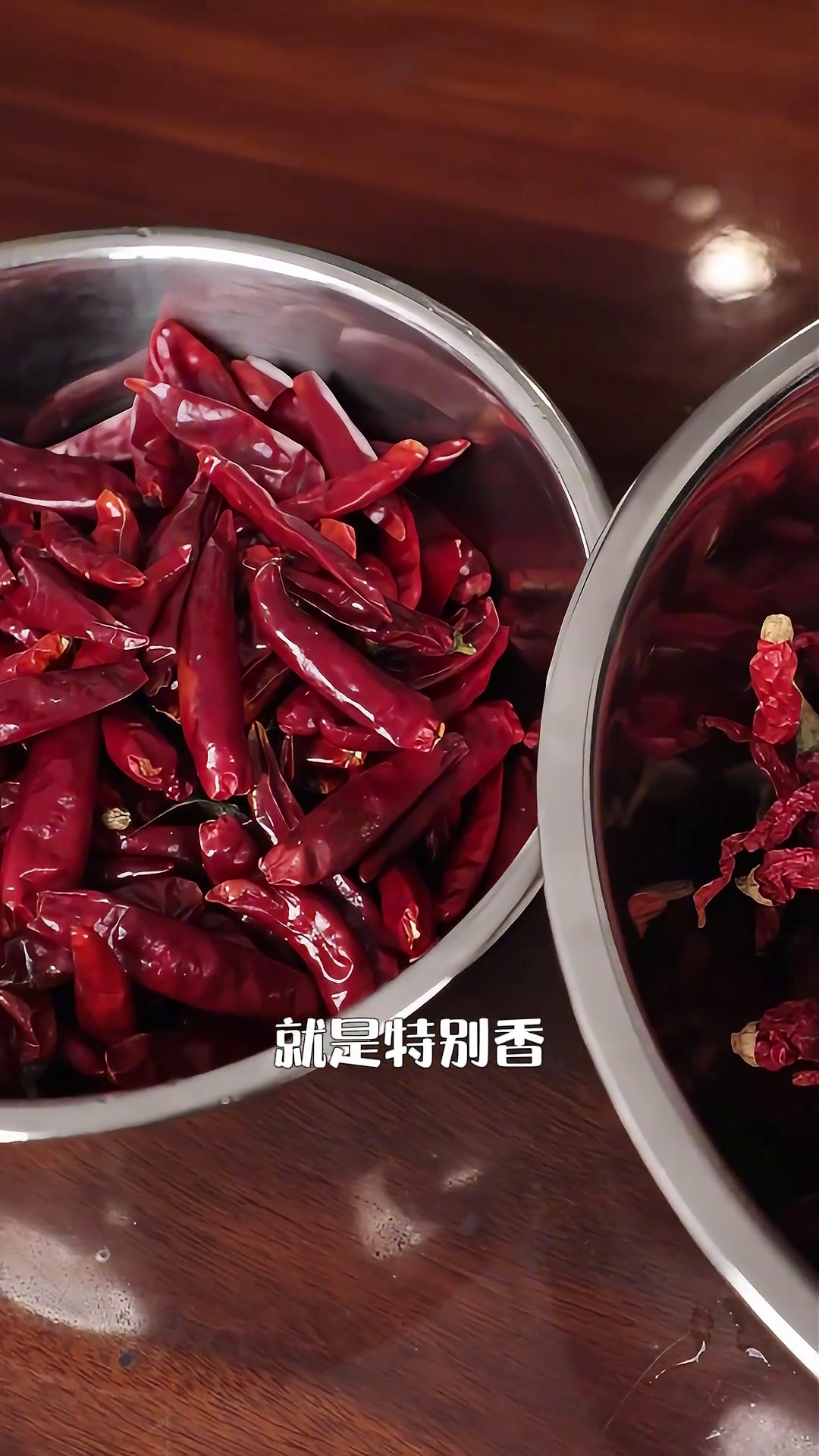 甘肃麻辣烫为什么那么火?就是因为这个秘制红油,香辣醇厚红润诱人,突出一香二红三辣,还可以拌