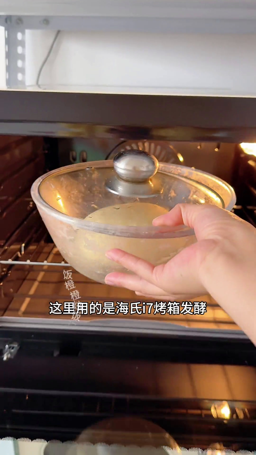 自制蜂蜜脆底小面包玩面粉这一块我就没输过不用揉面照样复刻出蜂蜜脆底小面包!外脆里软比人家卖