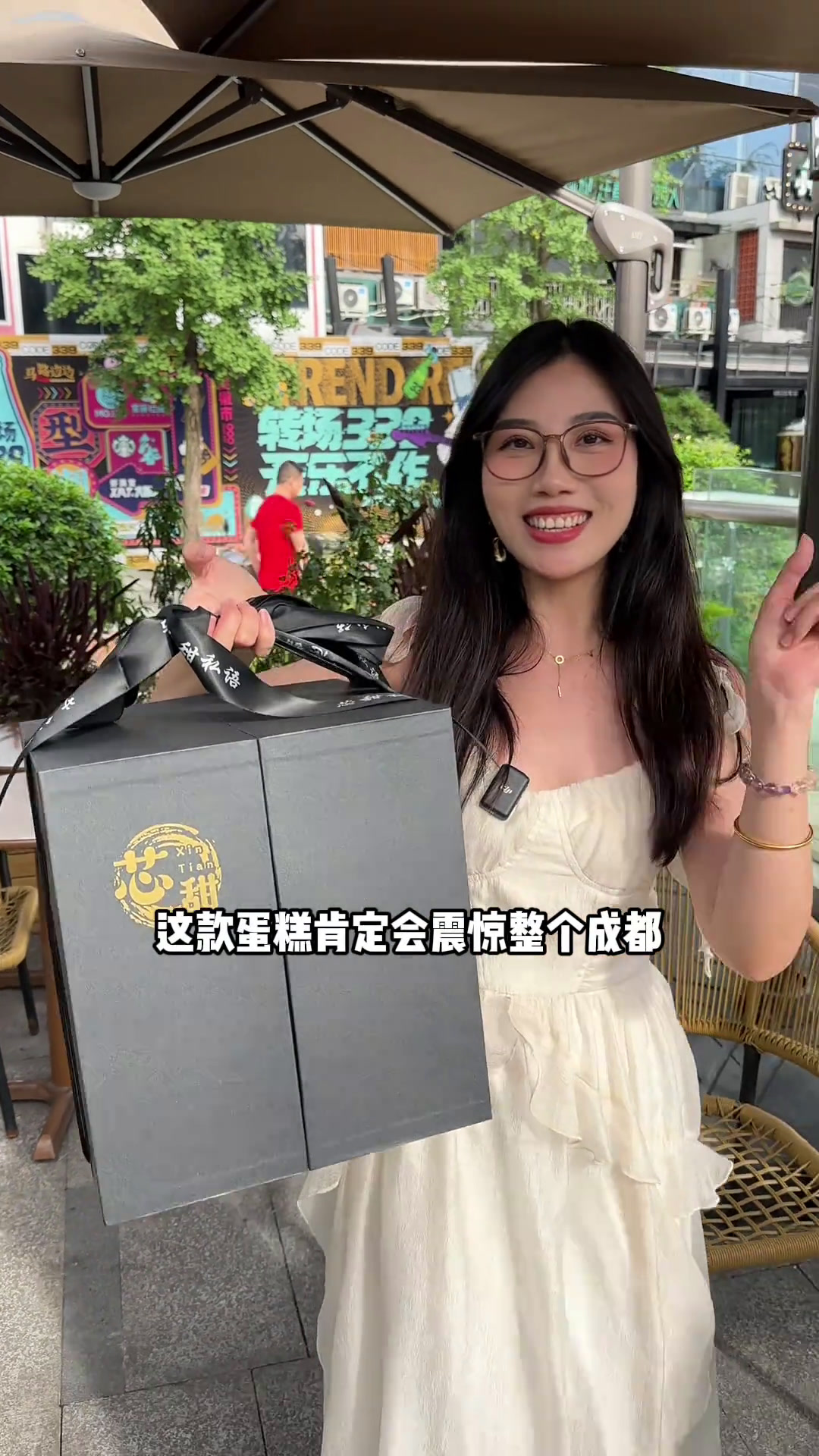 200多的黑天鹅蛋糕送这个也太浪漫了。七夕甜蜜季爱的礼物蛋糕这一口好city啊七夕节生日蛋