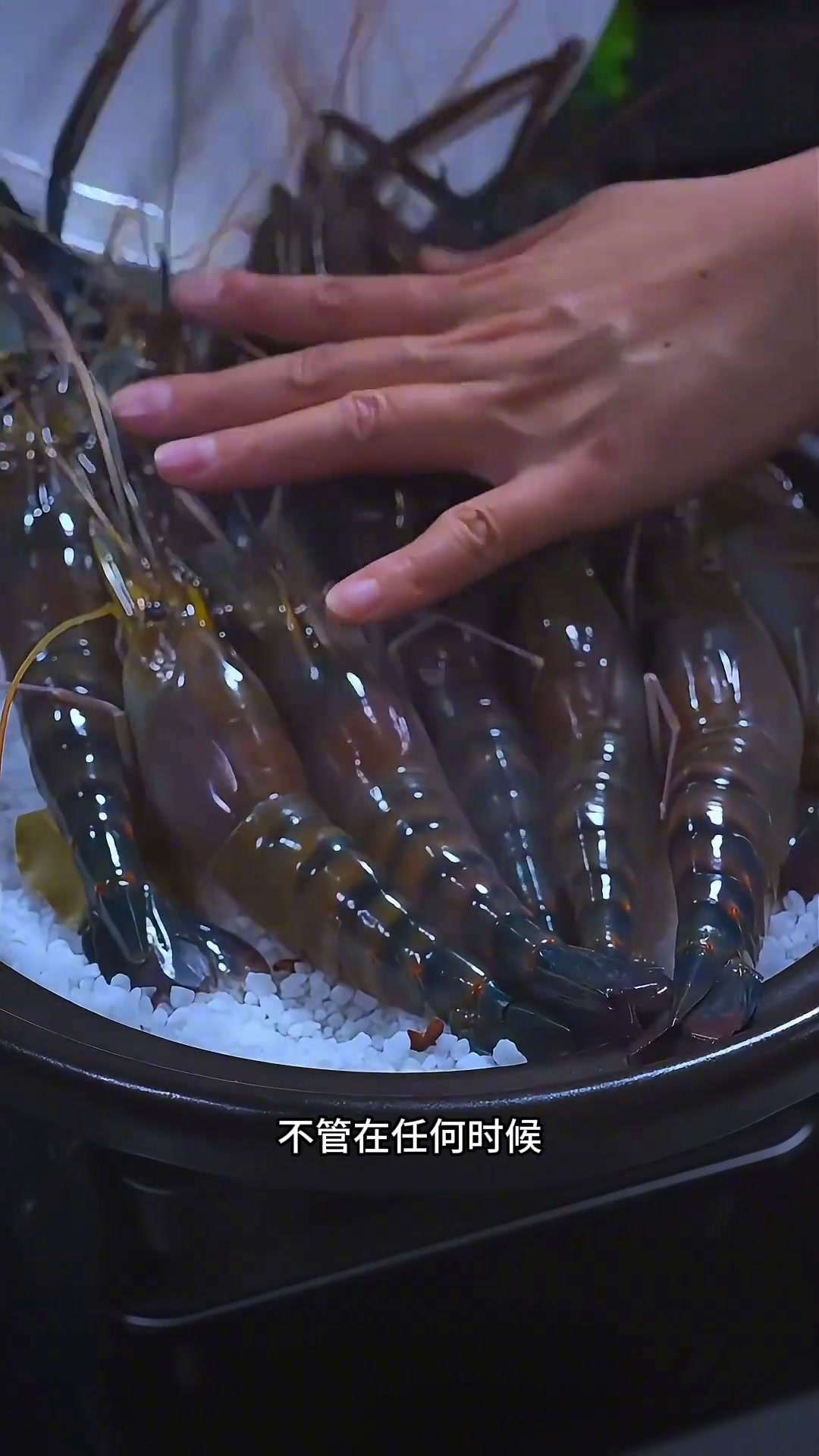 大头虾最喜欢还是用盐焗,这样做出来原汁原味真的是太好吃了!