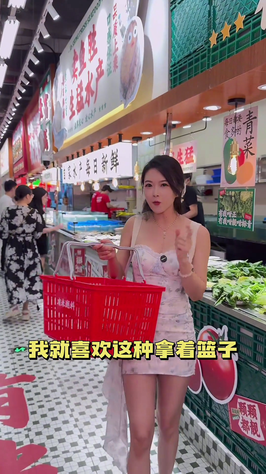 佛山哪家店是你的饭堂?!海鲜火锅,我首推这家!活蹦乱跳的虾每次都吓到我了海鲜火锅万物皆可涮