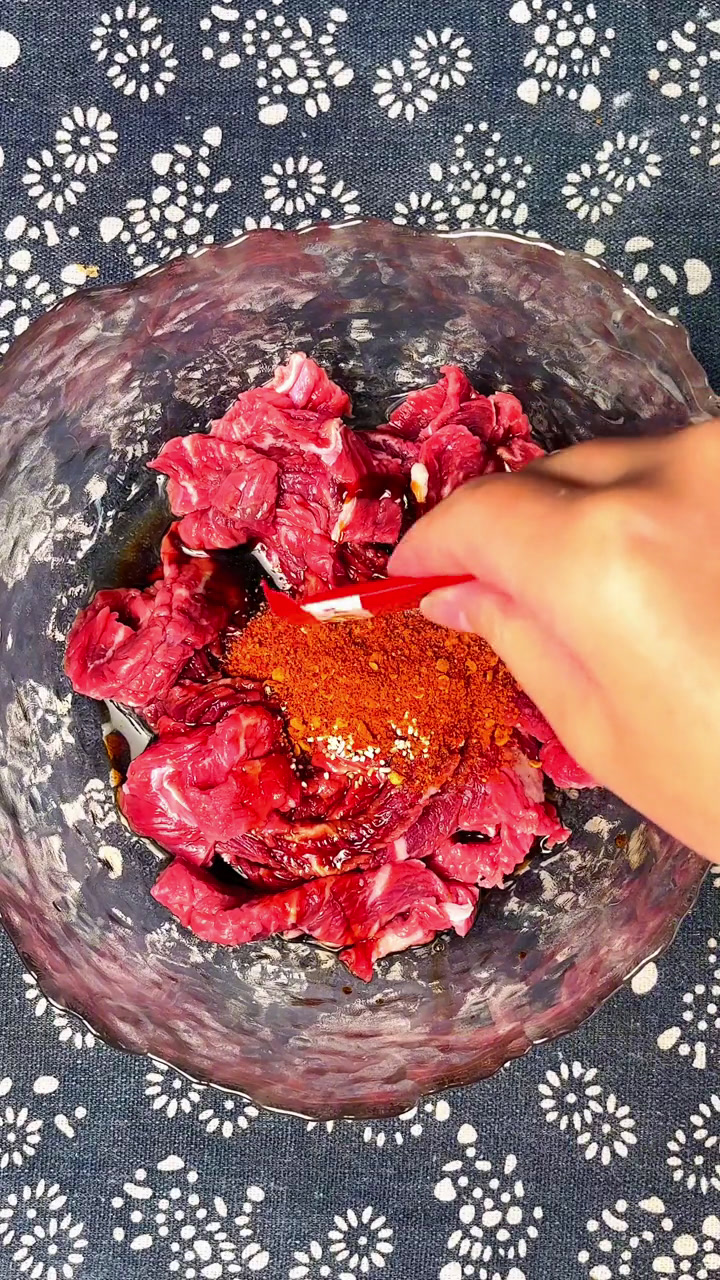 牛肉的家常做法拌牛肉辣椒油香辣红油红油