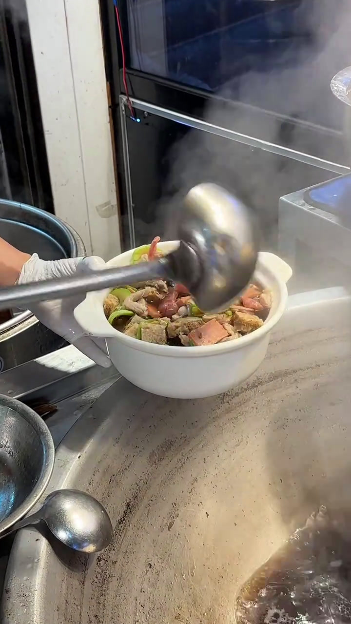 一锅卤汤烫菜~竟然能横行太平路那么多年!贵阳本地人爱吃的店卤汤烫菜贵州特色美食干锅板筋