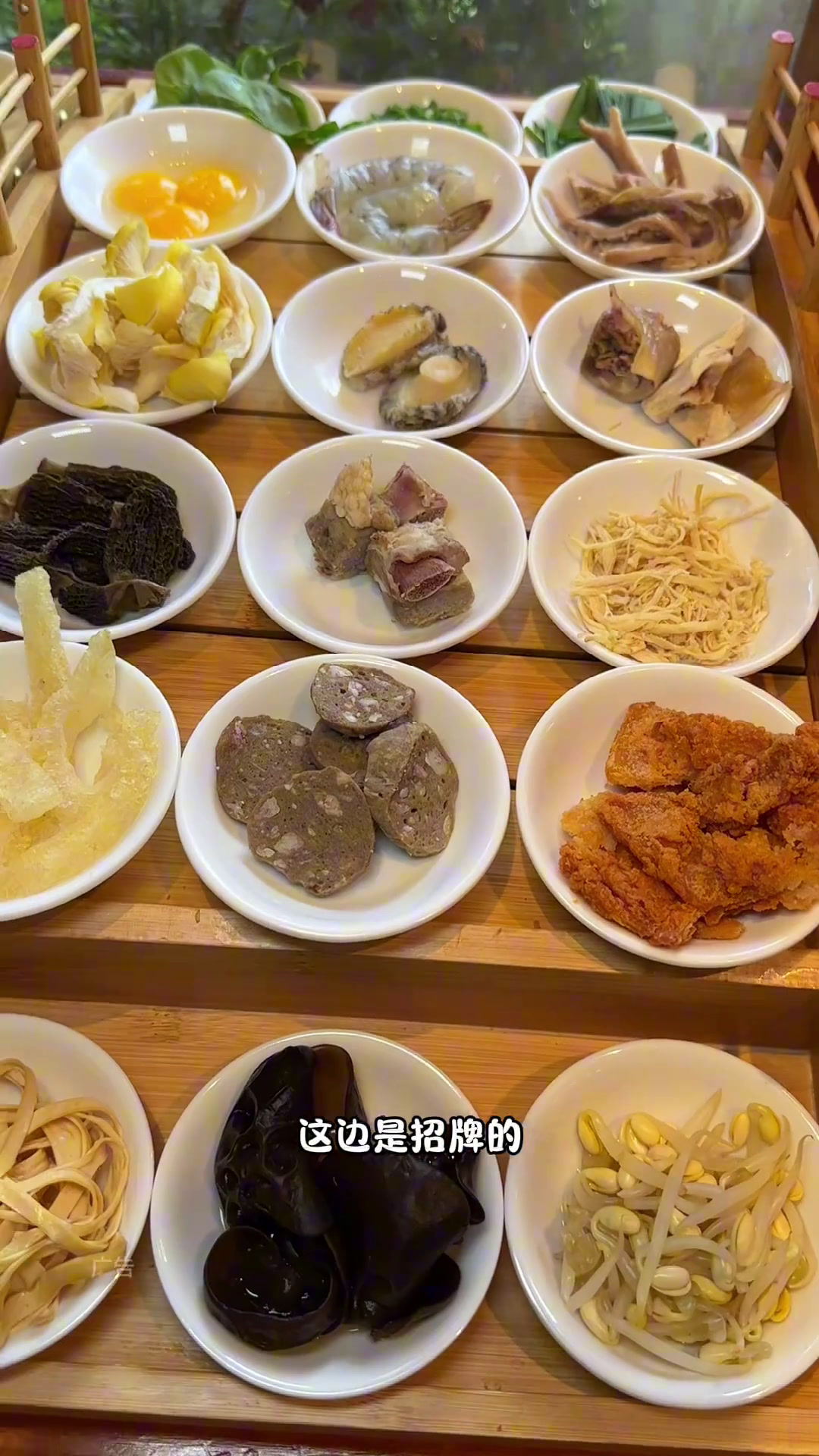 我在丽江吃到了一家超有氛围的过桥米线!丽江美食艾特你的饭搭子请你吃丽江谁懂这一口的好吃程度