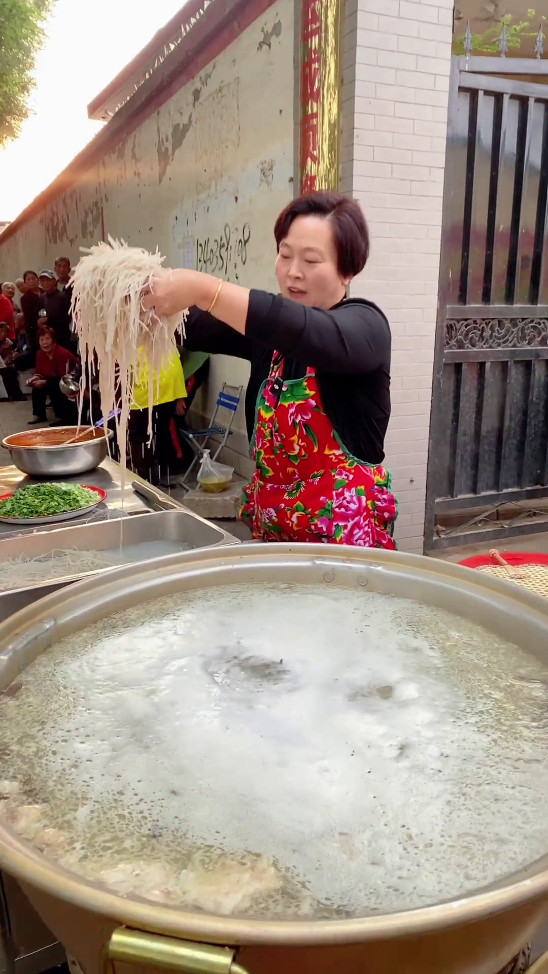 今天给父老乡亲们做山西运城的羊肉泡馍看我做这个美不美,下午530准时开播记录真实生活运城美
