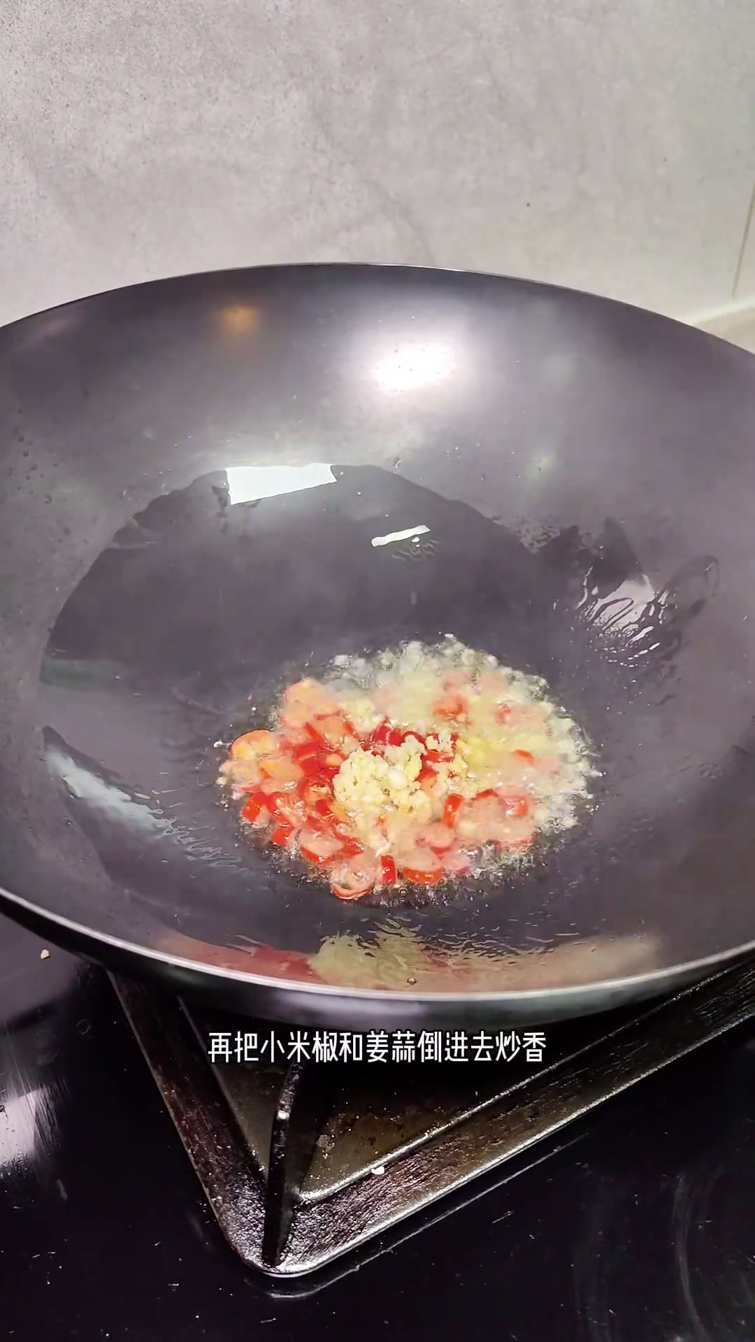 酸豇豆炒饭你们觉得酸豇豆炒饭好不好吃?反正我每次都是边炒边吞口水!家常菜年货节