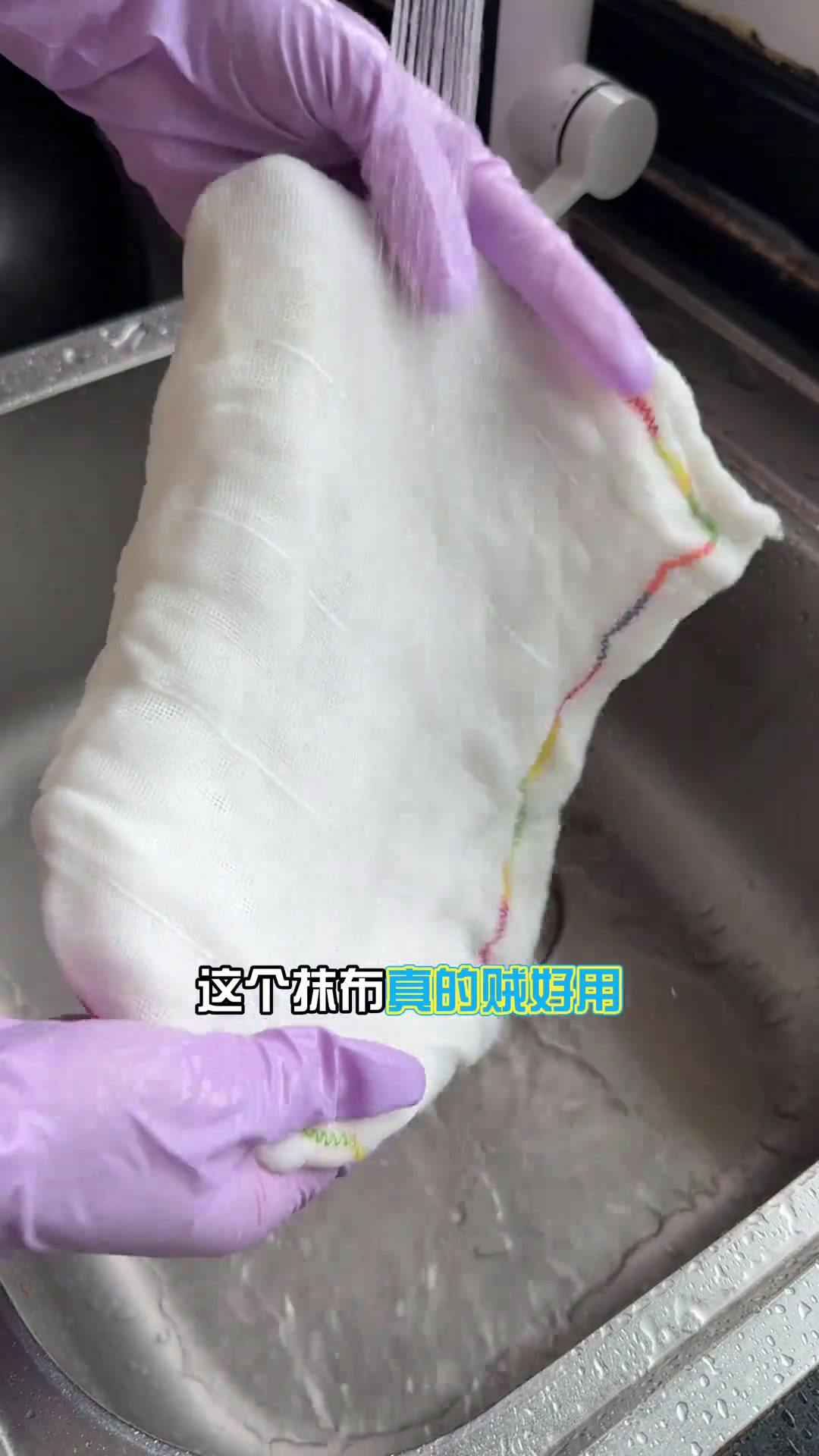 老公把上个月的工资都给我了,丰盛晚餐安排起来,捞汁小海鲜,葱油青蟹兰花蟹,红烧茄子,蒸苋菜