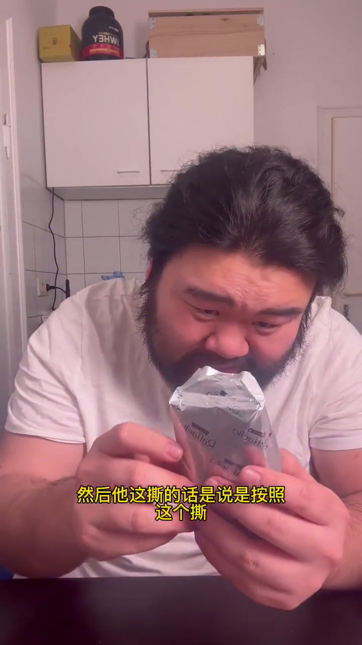 新款费列罗巧克力椰子和杏仁巧克力绝妙搭配