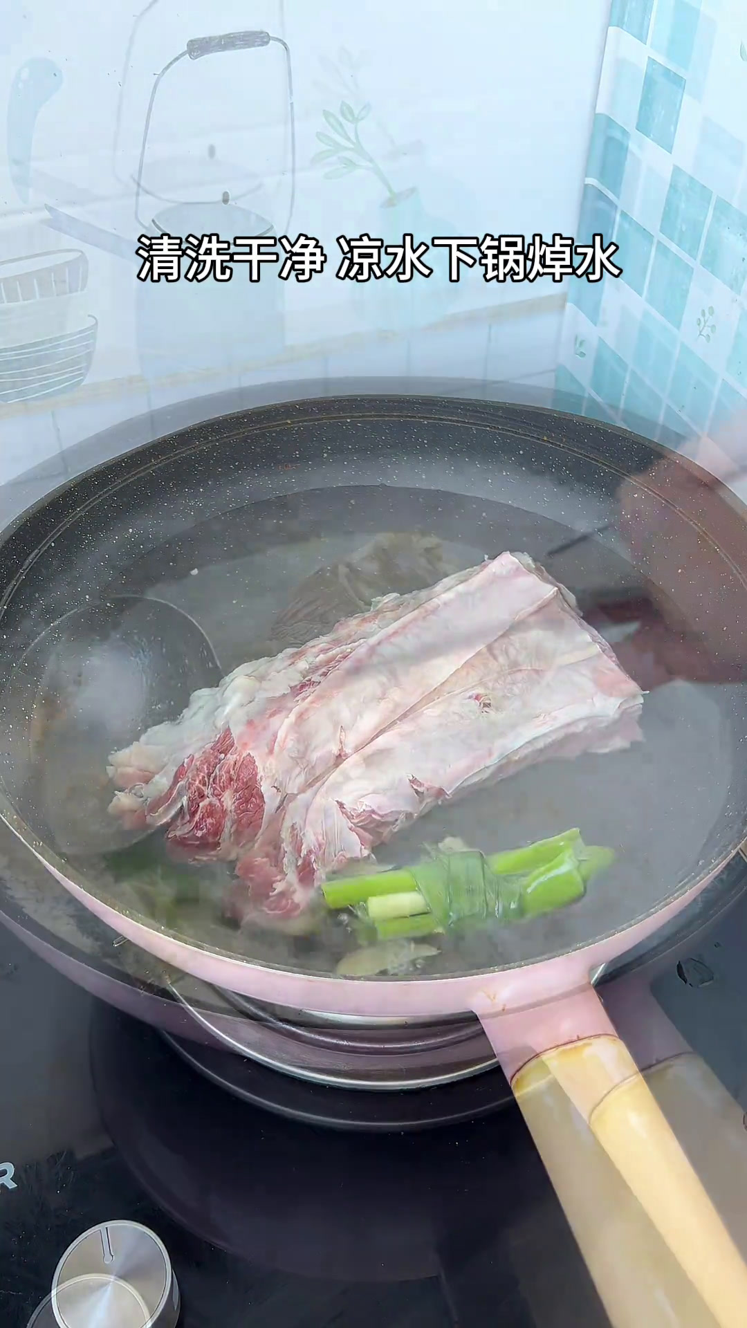 第一次做白切牛肉,真的被它的味道惊艳了!保留了牛肉的原汁原味,蘸着料汁别提多香了!美食分享