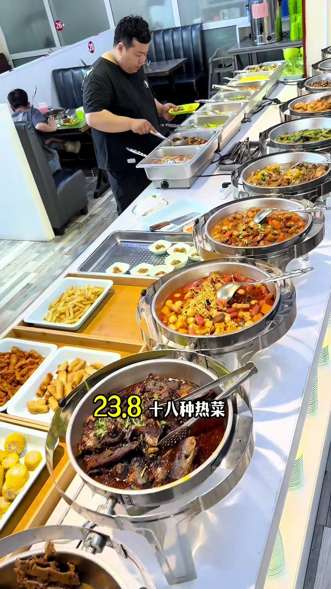 在城阳吃个自助水饺才23.8自助水饺都是手工自己包的九种馅儿,还有很多热菜和凉菜,这个价格