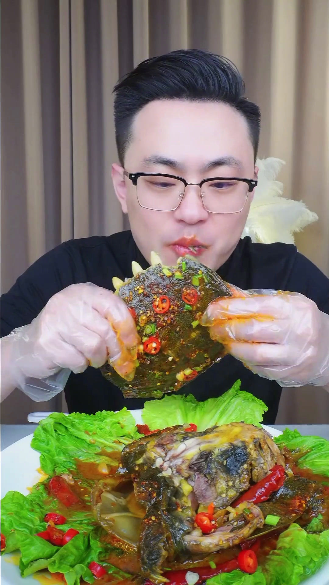 今天吃一个红烧甲鱼美食官妈呀太香了好吃到停不下来大口吃肉甲鱼