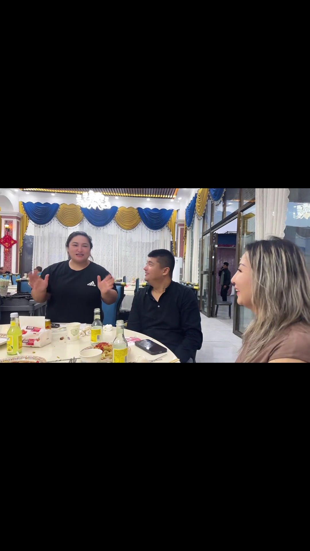 今天笑了吗,哈哈哈原创视频这家店回头客超多人气爆棚气氛搞起来新疆美食火焰山古丽孜拜著名黄面