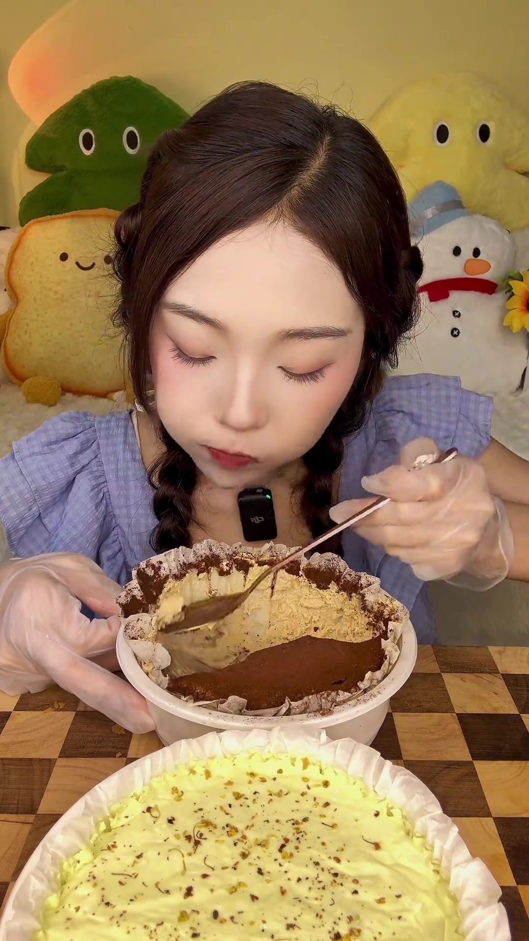 慕斯蛋糕来啦!它适合爱吃奶油的姐妹们,只有一层蛋糕坯!370g一盒的哈!冷冻保存30天可可