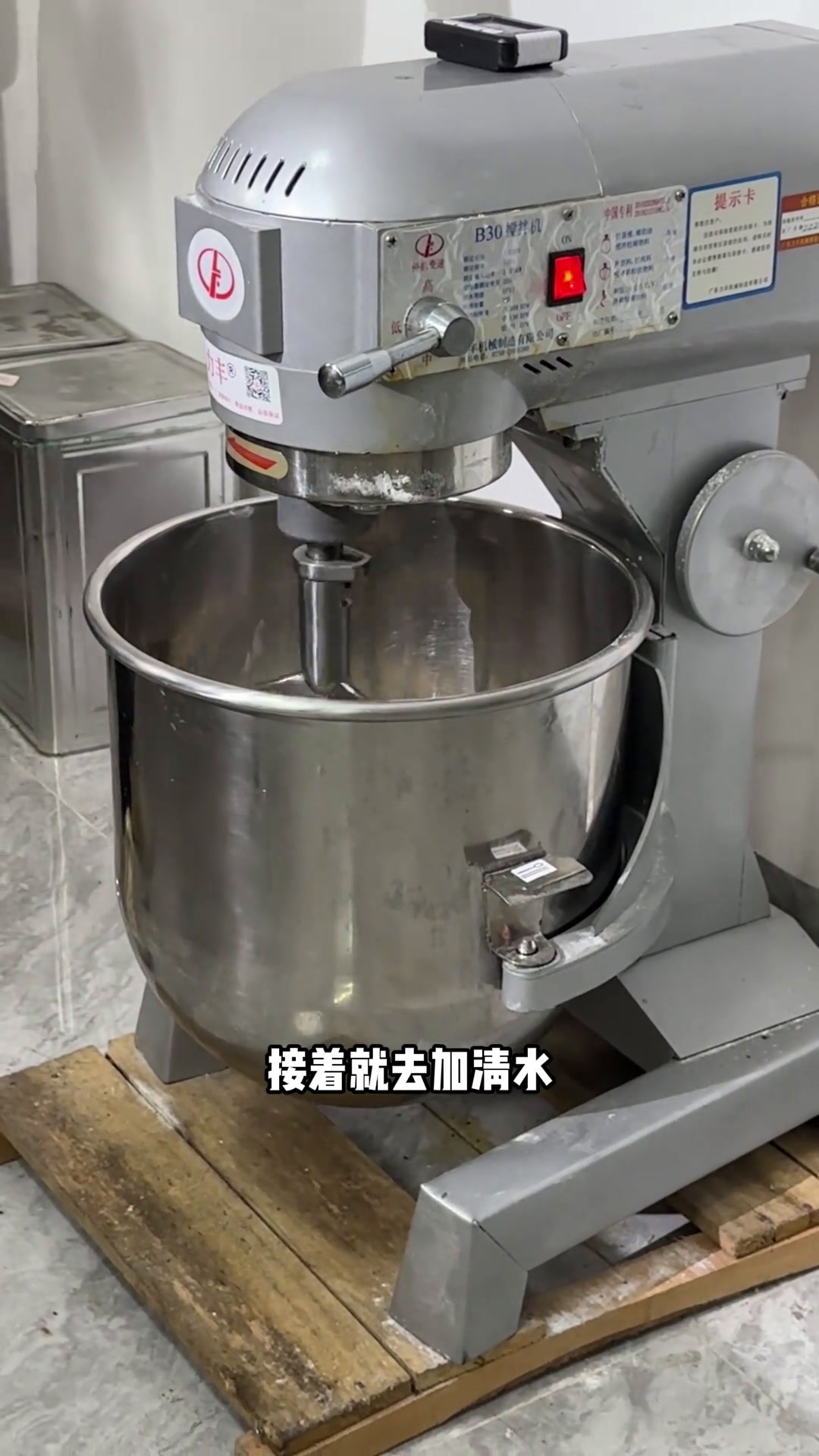 大菠萝包制作过程分享美食教程广式点心茶楼点心新鲜出炉