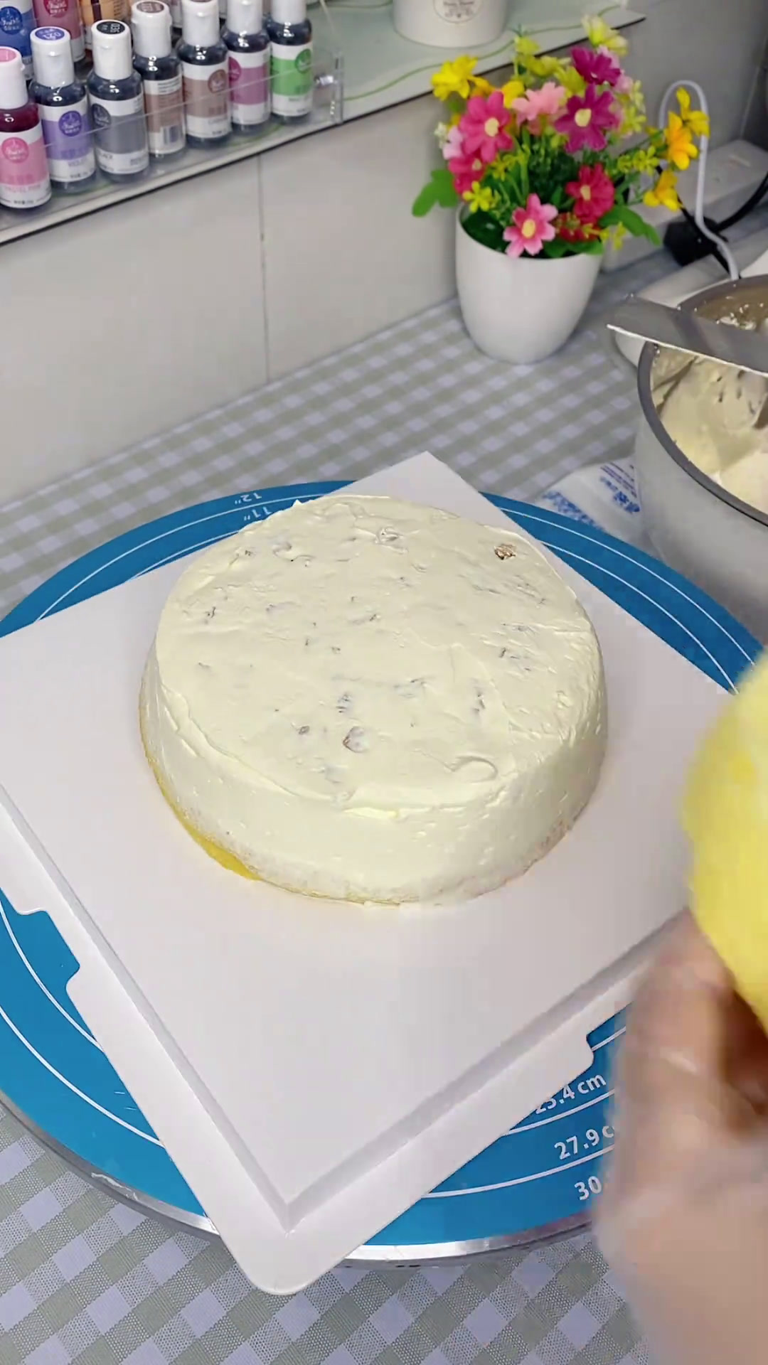 适合新手做的简约款6寸蛋糕,主打一个简单,会简单抹面就可以,在家做给孩子吃。水果蛋糕在家做