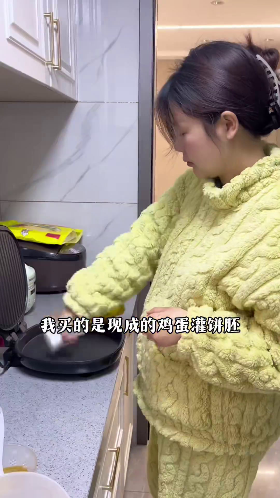 以后早上花5分钟就能吃到早餐摊上同款鸡蛋灌饼了,简单又方便～记录真实生活早餐吃什么用记录我