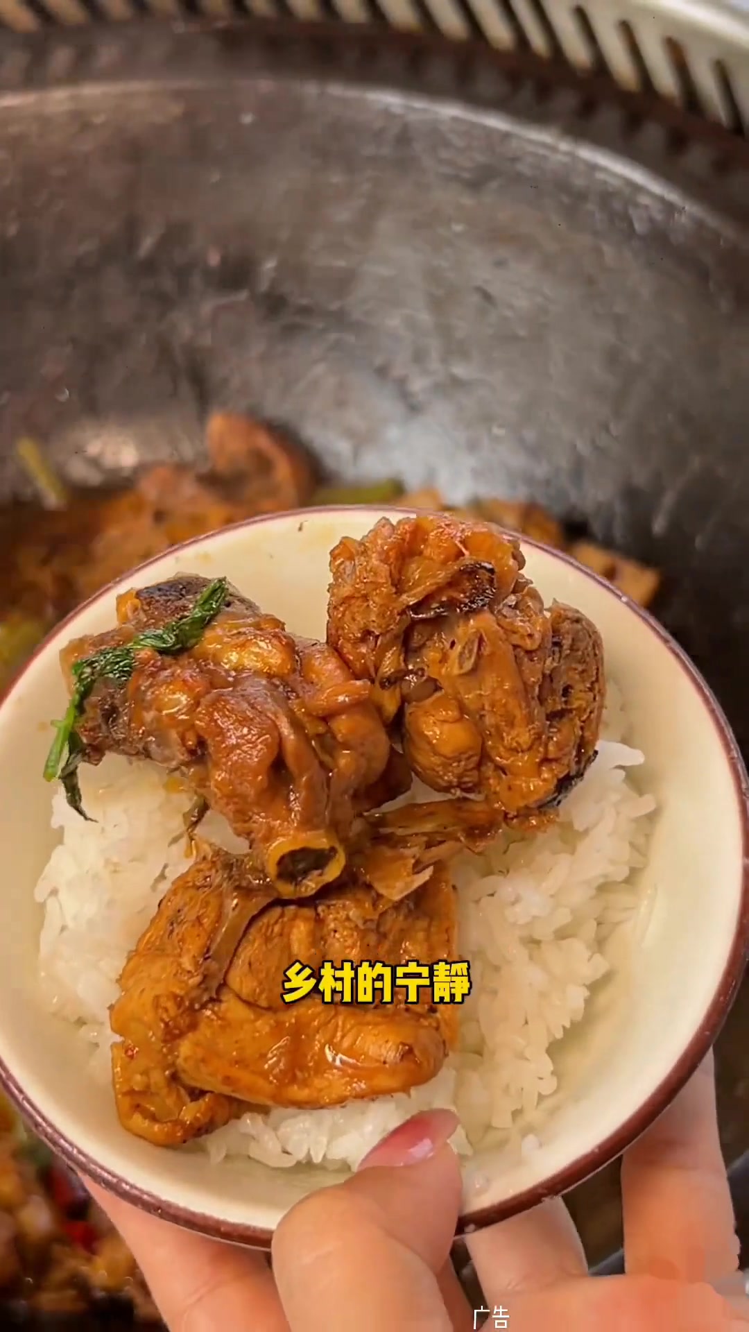 没想到玉洞藏了一家这么宝藏的农家乐,在这里可以吃到果园散养柴火鸡,还可以摘沃柑,很适合亲子