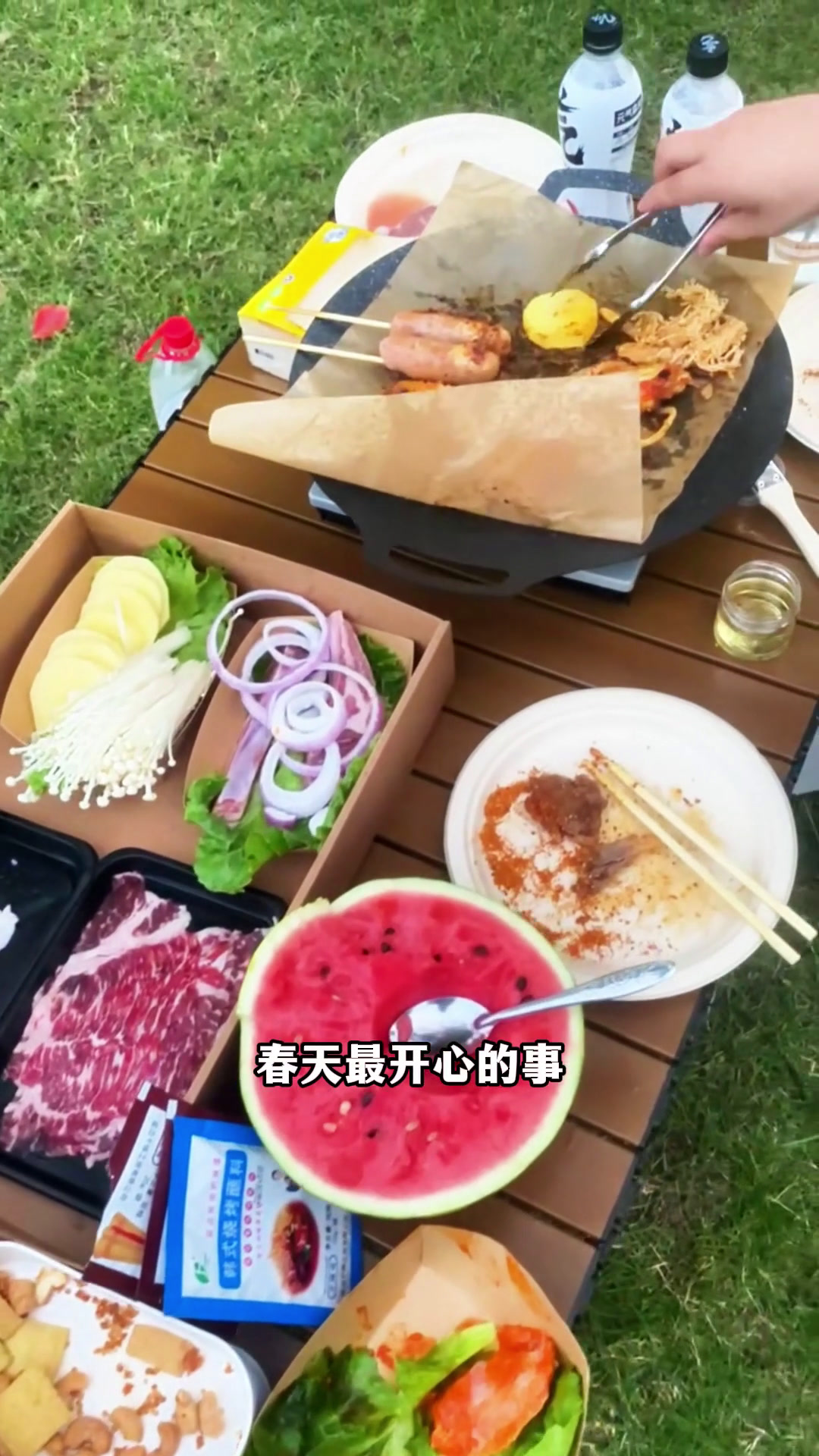 来巴比吃开春第一鲜中国包子第一股巴比馒头这个春天来点不一样的野菜