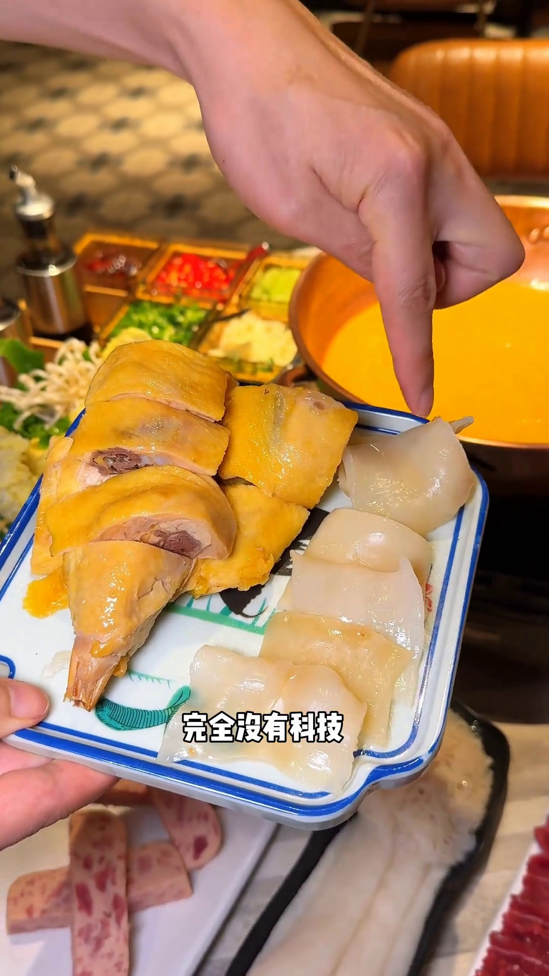 假期来淮海路金钟广场吃契爷鲜入围煮花胶鸡火锅原来这才是花胶鸡汤味道出爱花胶鸡汤味道出爱秋天