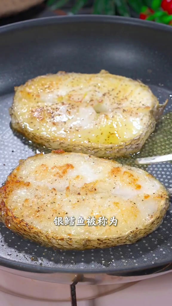 不花心银鳕鱼礼盒,原料选用行业公认优质的法国小鱼牌,自己吃送礼都有面子。银鳕鱼肉质鲜美营养