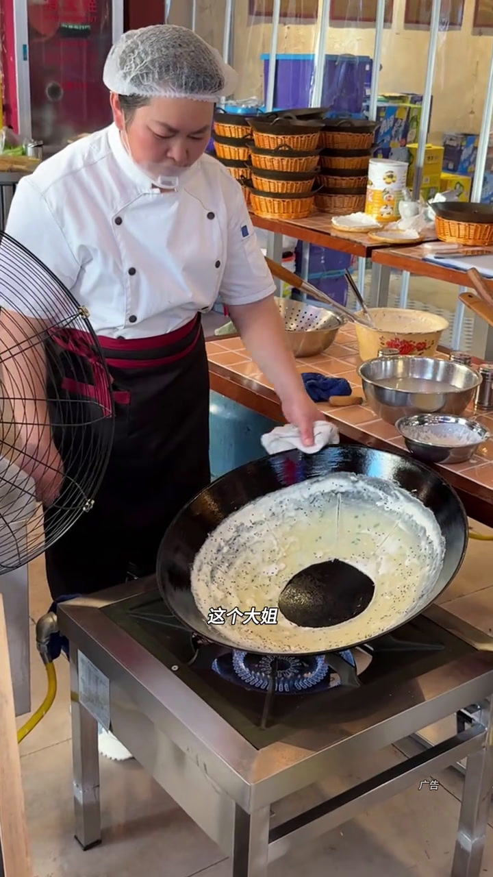 南京的小鱼锅贴哪家强,还得是这种藏的深的,再不吃真的要失传了小鱼锅贴美食官必吃榜美食