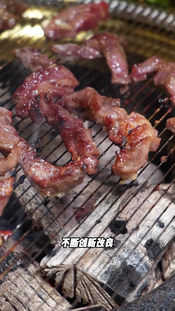 你想试试在火焰山吃泥炉烤肉吗焕炉泥炉烤肉焕炉翼飞传媒泥炉烤肉