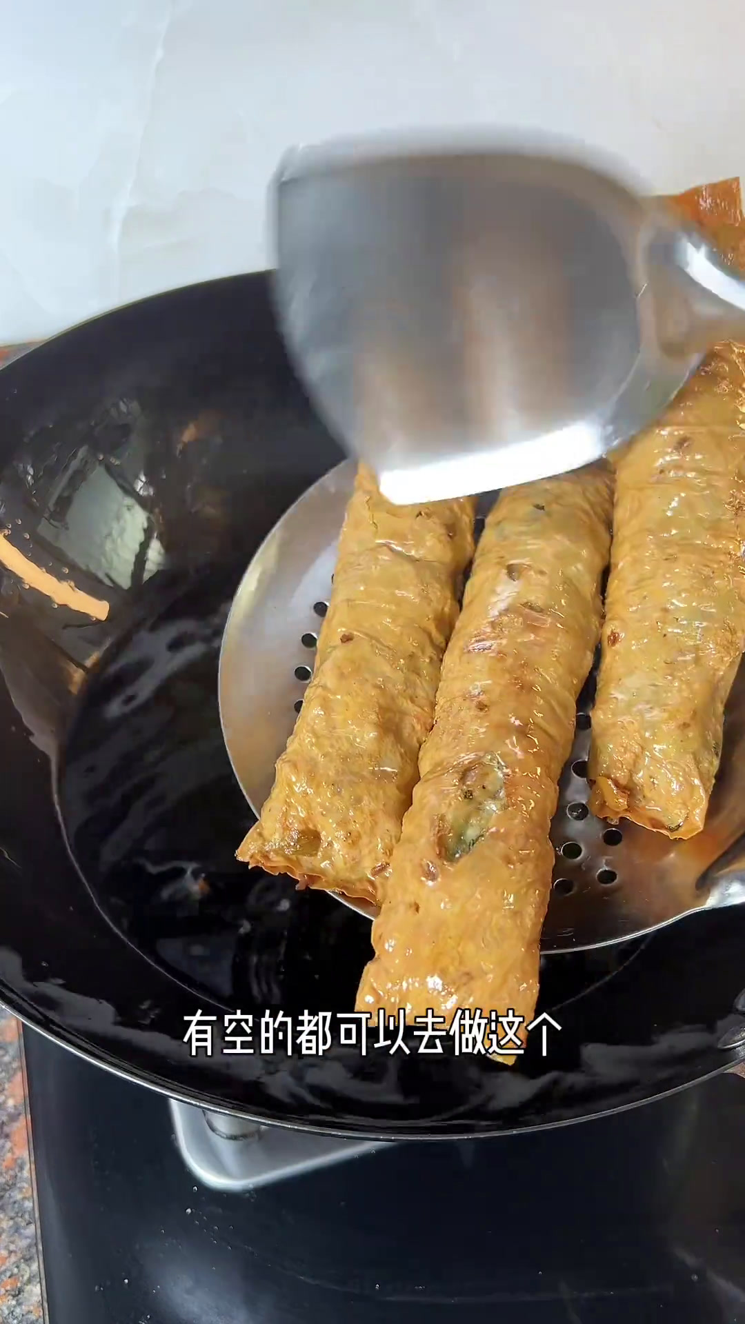 有空可以自己在家做这个五香肉卷,外酥里香腐皮肉卷潮汕美食刘大食美食