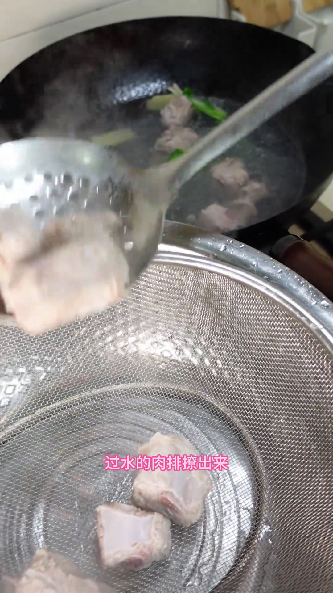 降温了,喝一碗山药排骨汤现在的温度喝起来刚刚好山药排骨汤上海话家常做菜