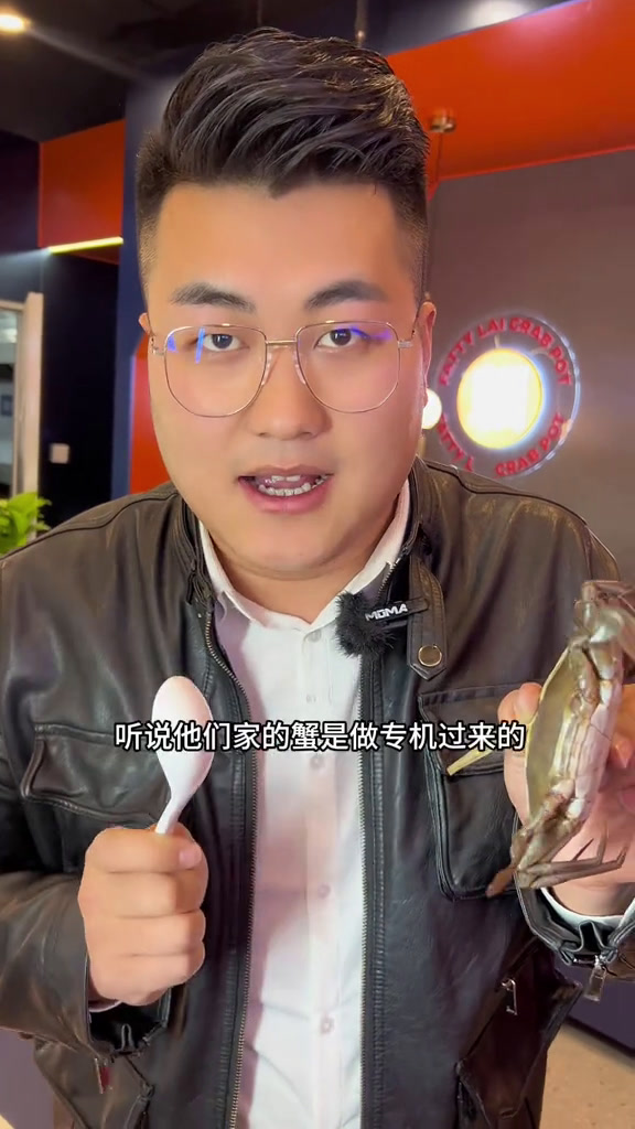 杨凌的朋友有口福了赖胖子肉蟹煲来万达三楼了鲜蟹现做汤汁更是永远的神村长打卡赖胖子肉蟹煲同城