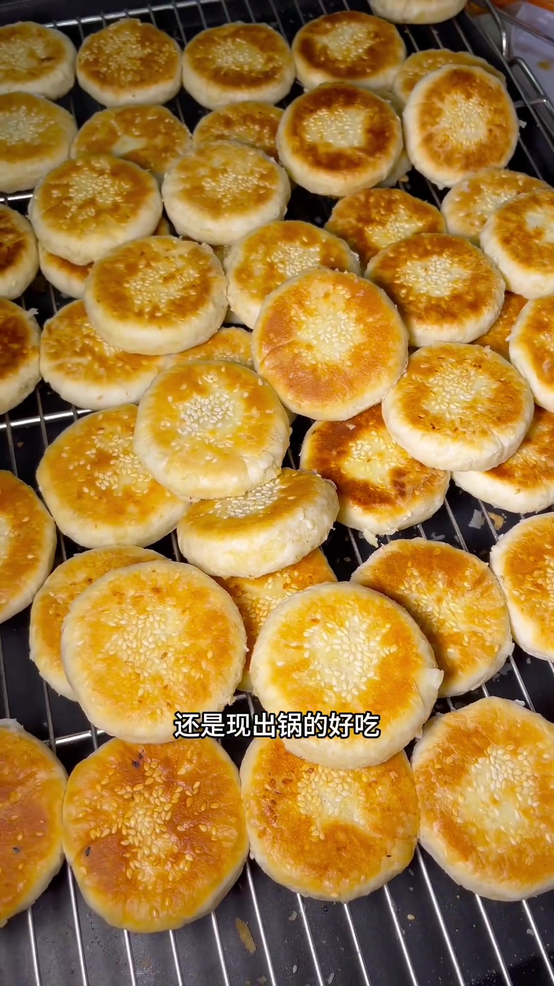 目前下雨大华路口段无积水,来桃酥大王不用涉水了,希望下水道早日接通,其他路段都无积水网红糕