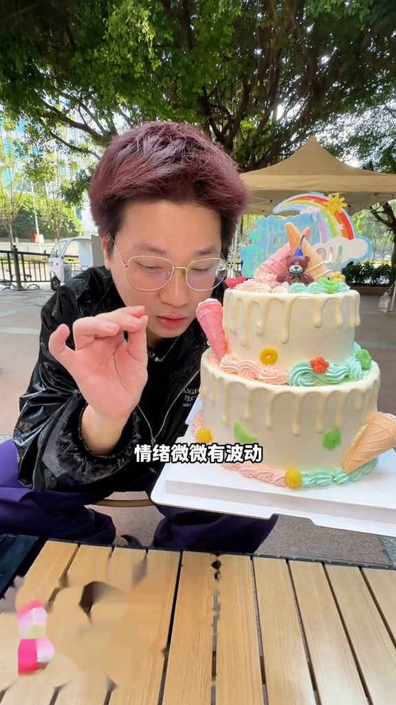 人生八喜从来没思考过一个冰淇淋蛋糕能带给人不一样的感受,幸福时刻有八喜八喜八喜冰淇淋蛋糕生