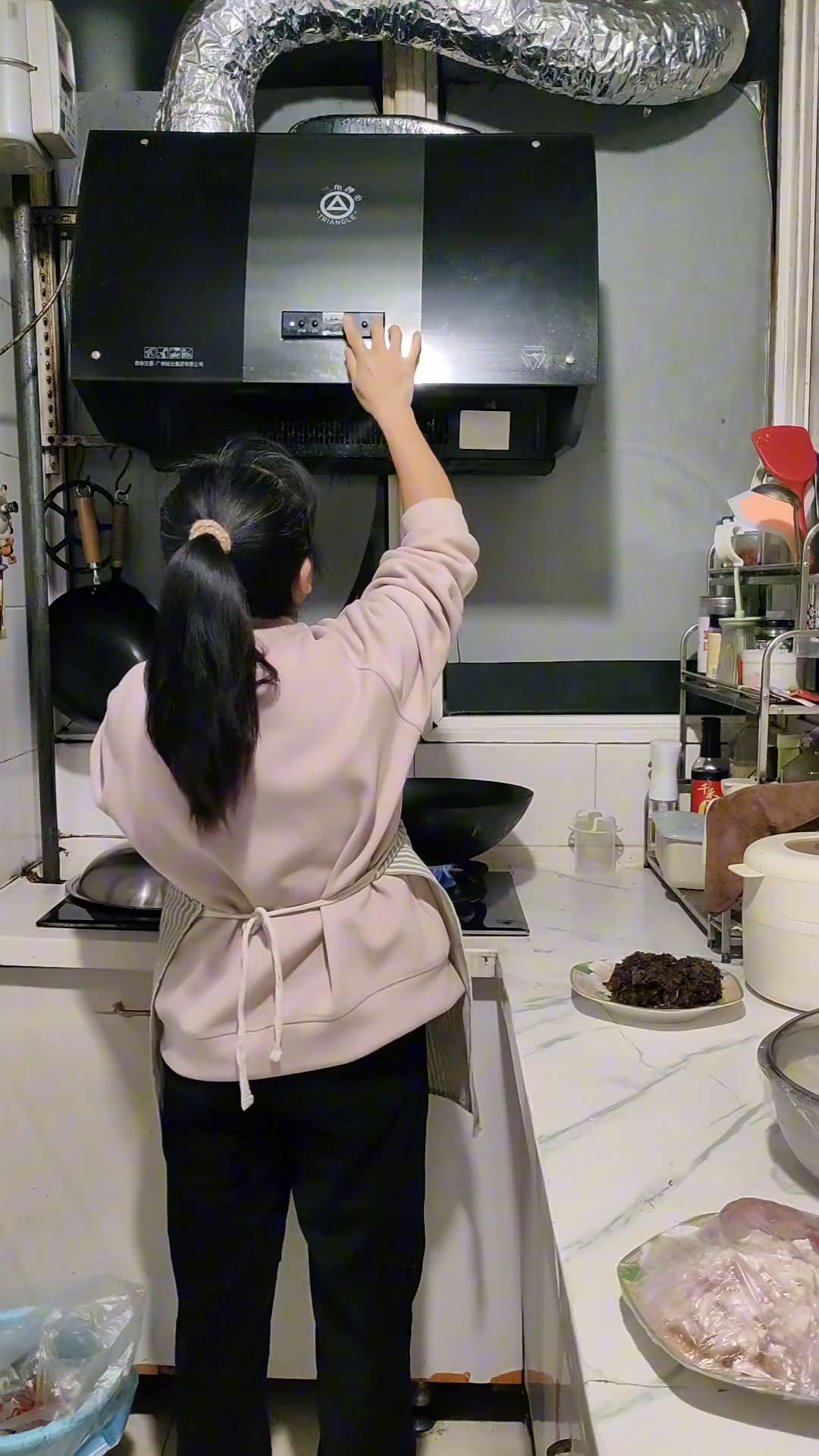 今天给家里孩子蒸了软面梅干菜肉包子,太好吃了,每天做饭被家人夸赞的感觉真好记录真实生活妈呀