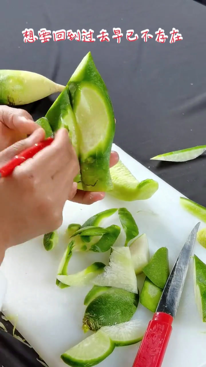 简单雕花摆盘做法食品雕刻学会快去试试吧摆盘技巧食材新鲜才是硬道理