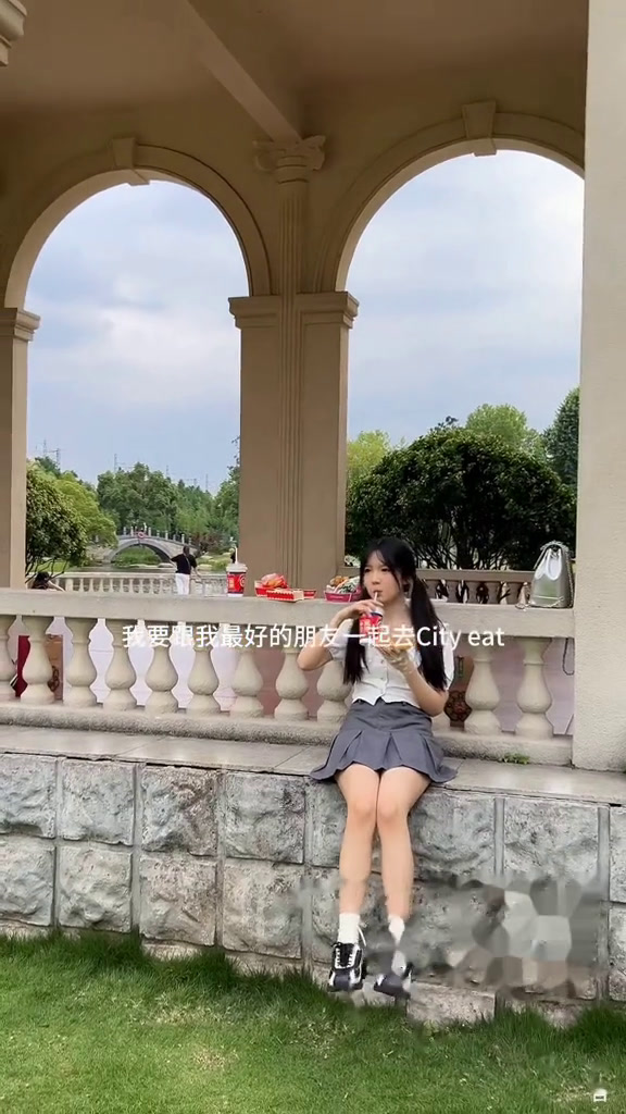 汉堡好吃,公园更好看～塔门新品民族风味汉堡湖北塔塔初夏的味道欢迎加入小塔家Cityeat广