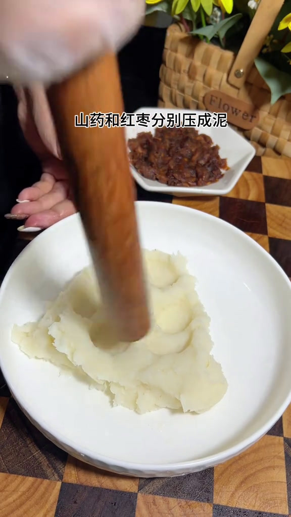 早餐做红枣山药饼披萨南瓜汁简单又好吃,美好的一天从早餐开始小披萨牛牛早餐微波披萨儿童披萨真