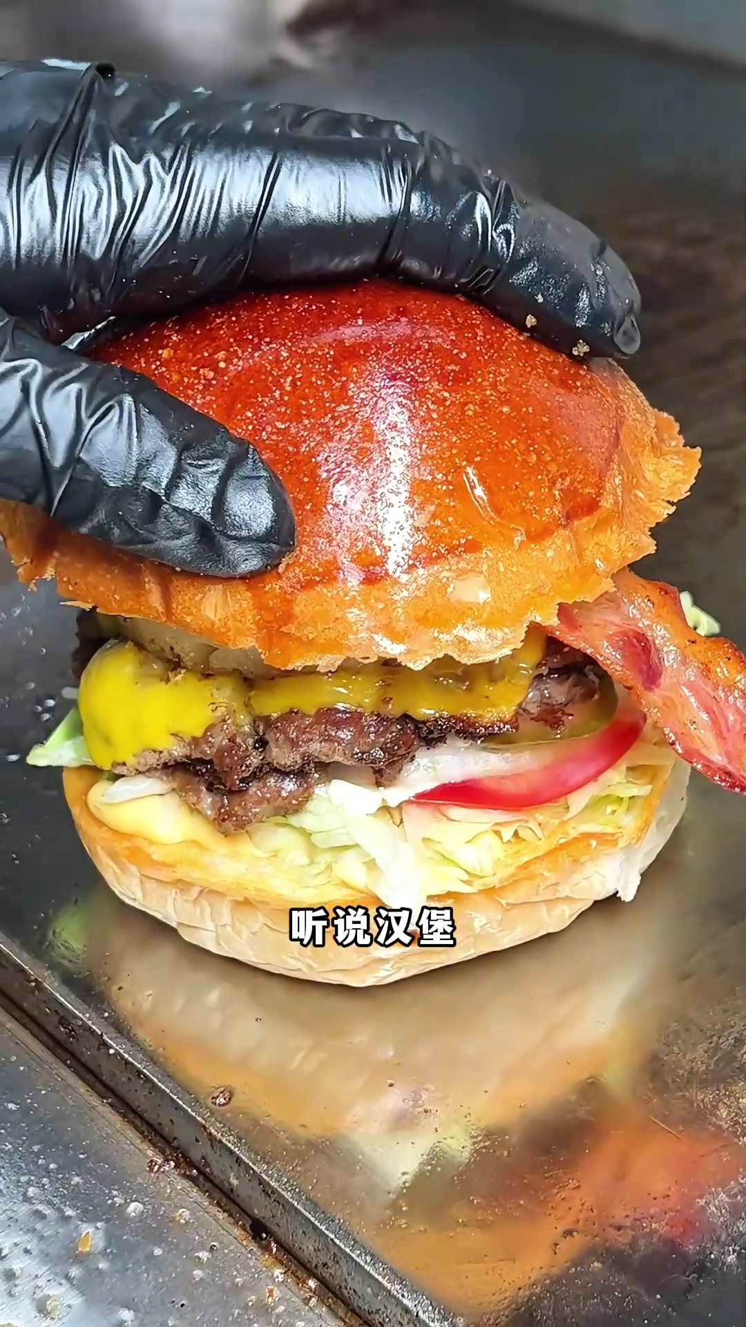 淡水高铁下的超大奶茶店你去过吗?9.9开喝,19.9吃新品手作牛肉汉堡,还有更多新品等你来