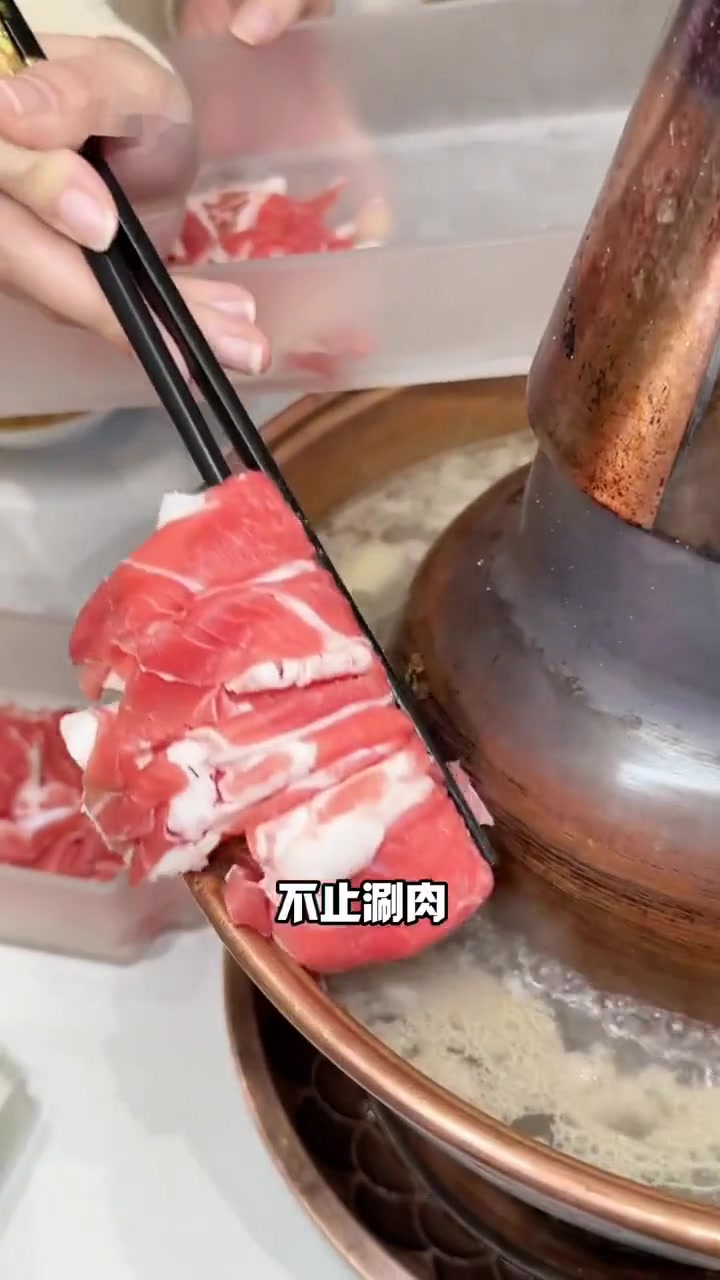 下雪了,要不今晚在寻味斋约个涮羊肉?是时候安排一下了铜锅涮肉天儿冷吃点啥吃肉我们不将就妈呀